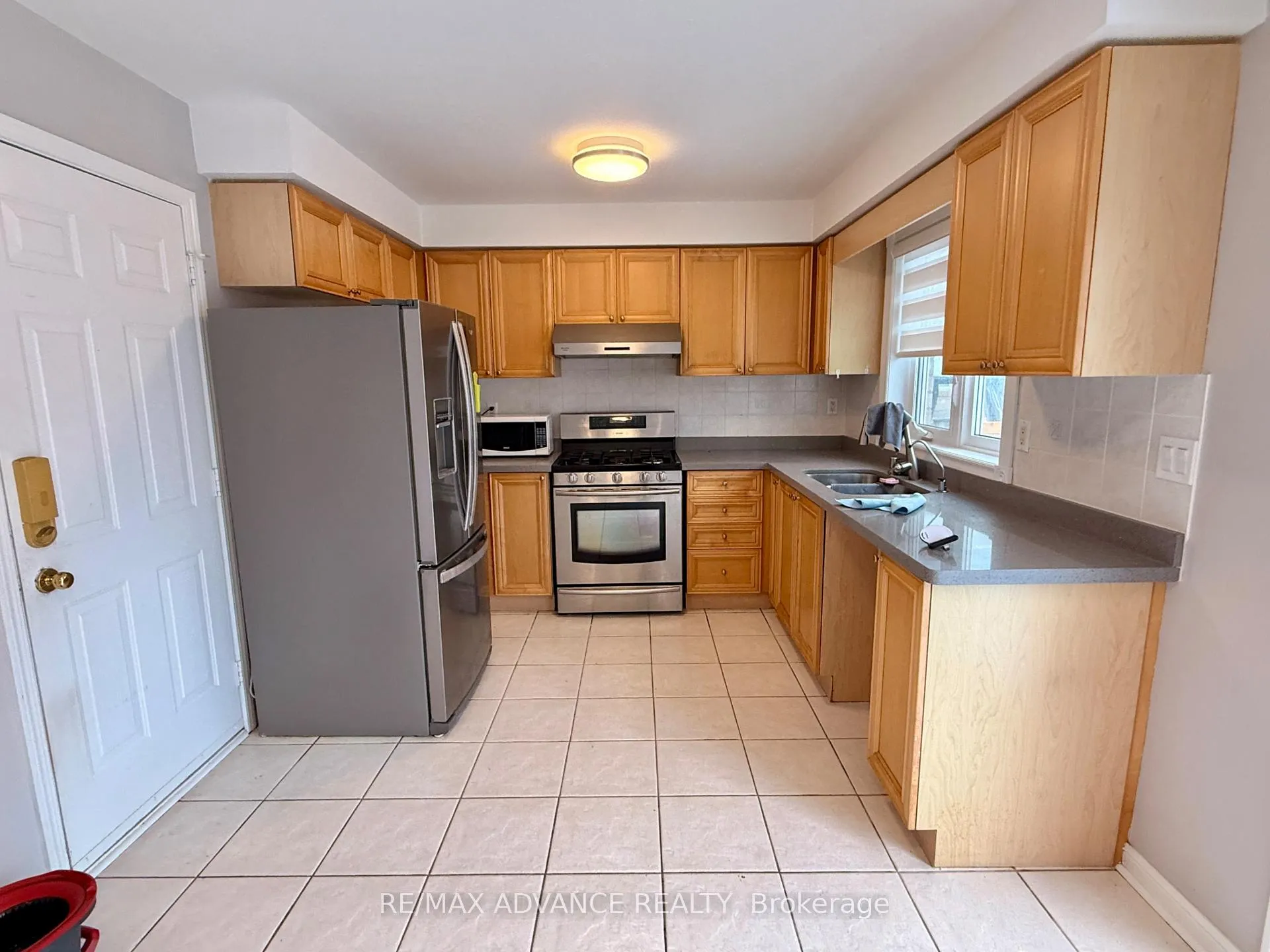 Photo 12 of 69 Aries Crescent, Markham, Berczy — HOMEH