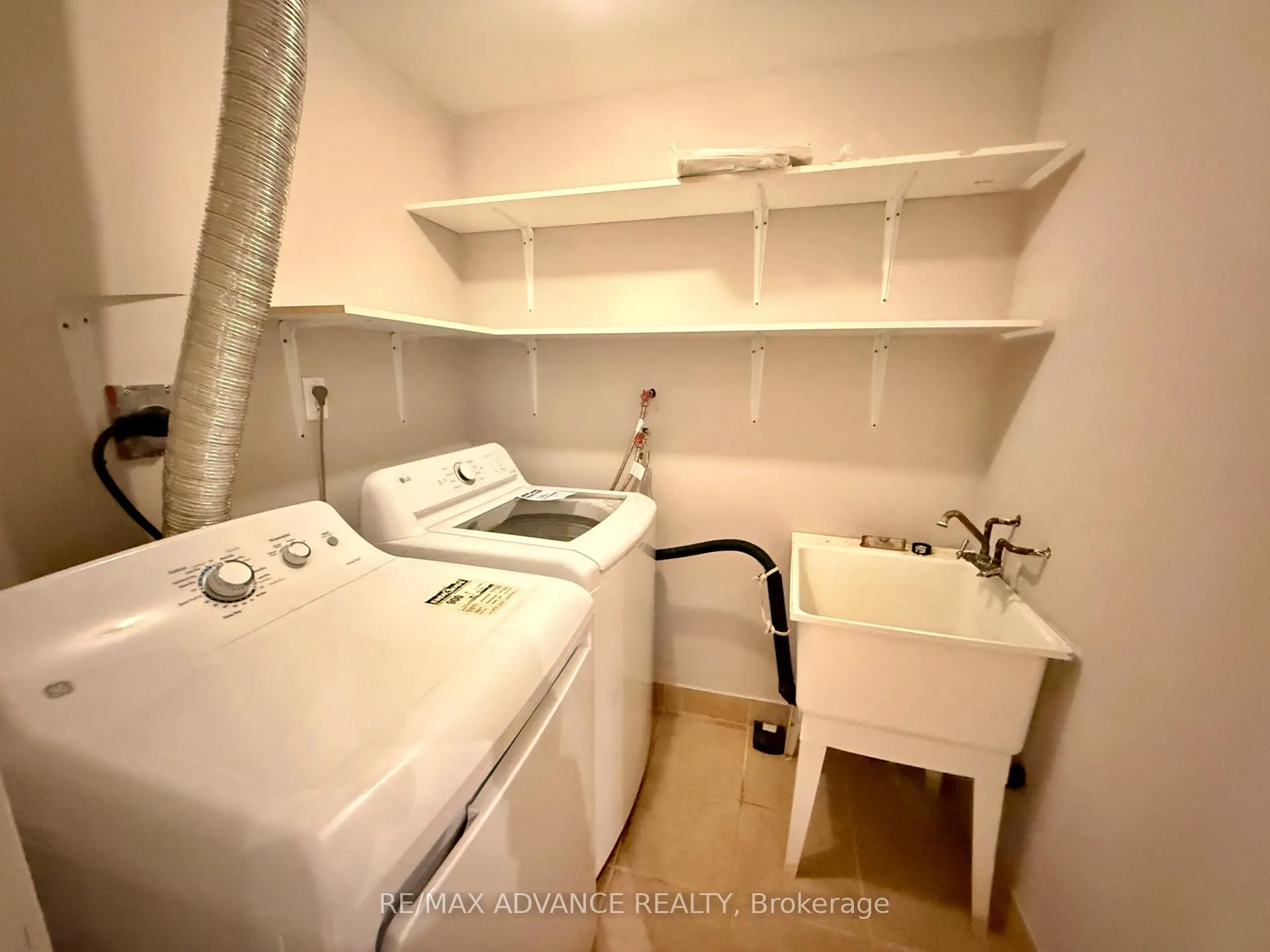 Photo 30 of 69 Aries Crescent, Markham, Berczy — HOMEH