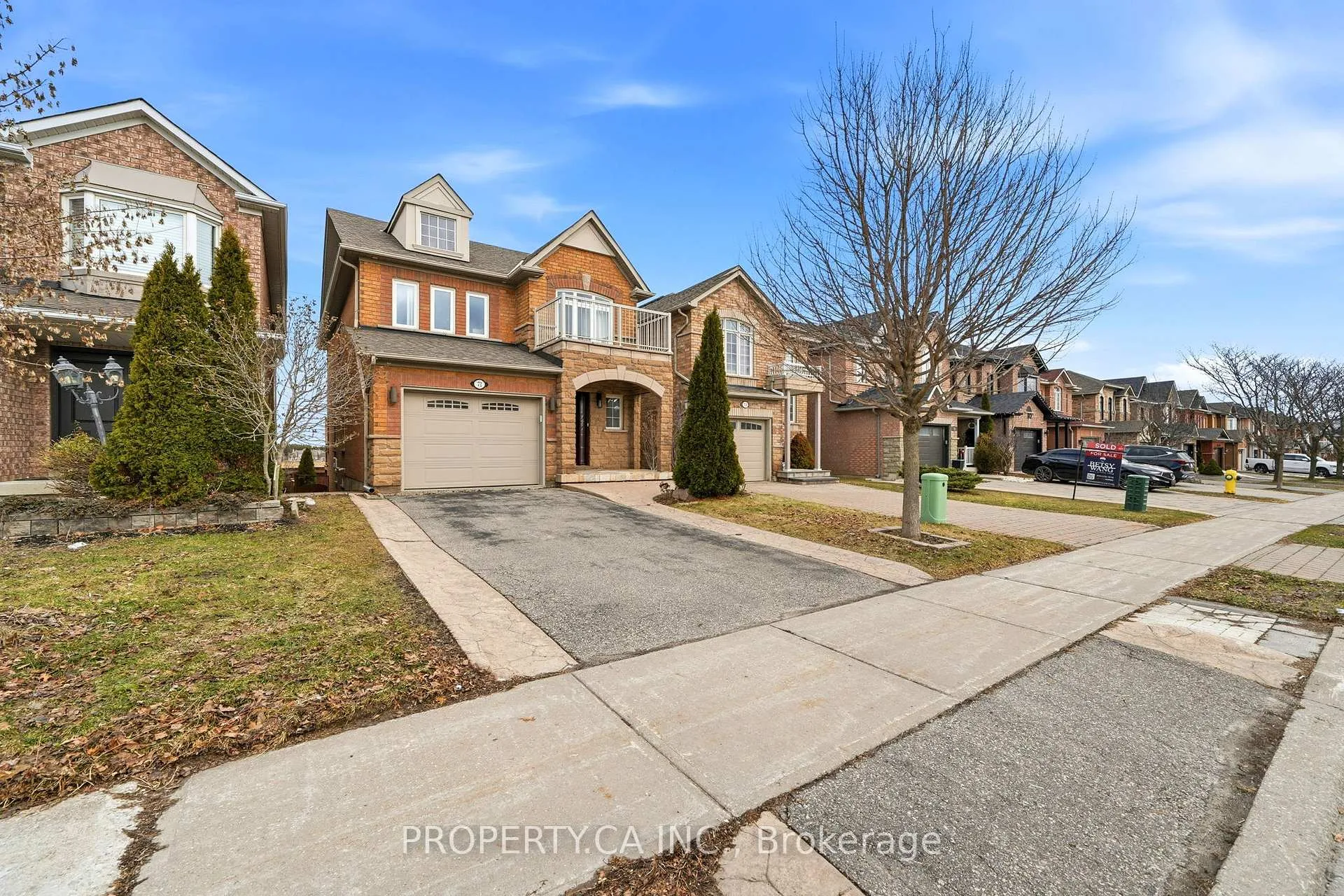 Photo 2 of 72 Beaverbrook Crescent, Vaughan, Rural Vaughan — HOMEH