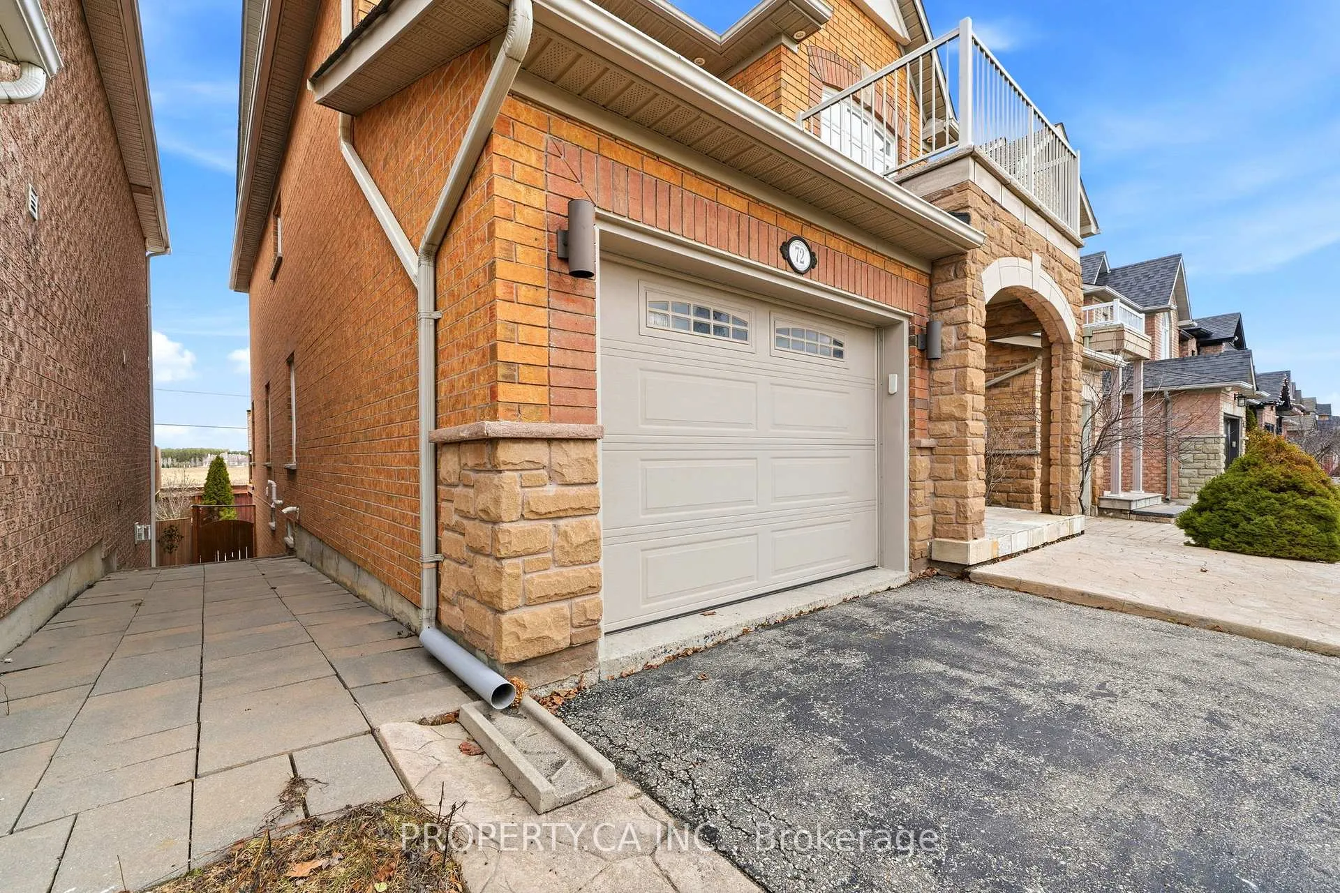 Photo 3 of 72 Beaverbrook Crescent, Vaughan, Rural Vaughan — HOMEH