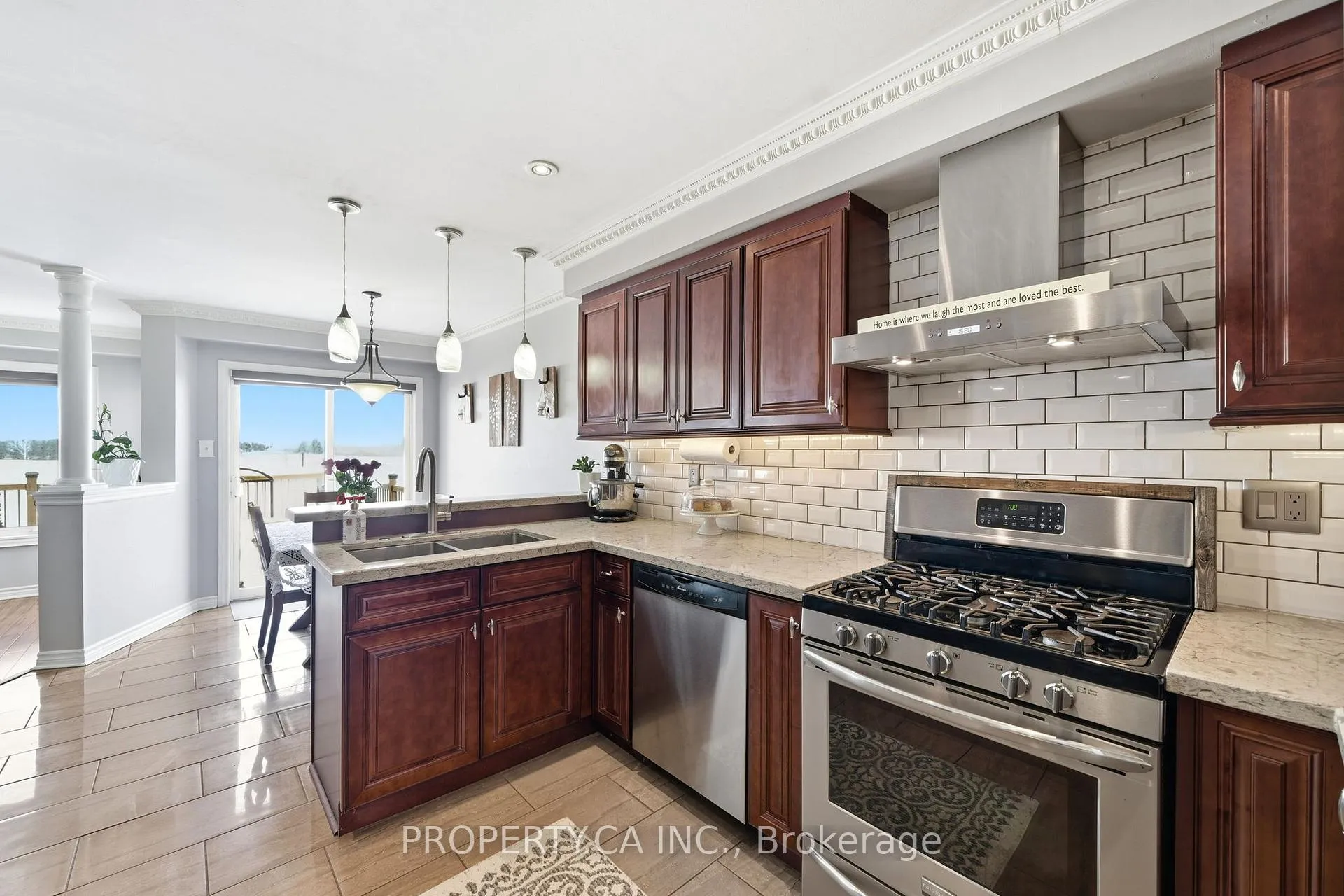 Photo 10 of 72 Beaverbrook Crescent, Vaughan, Rural Vaughan — HOMEH
