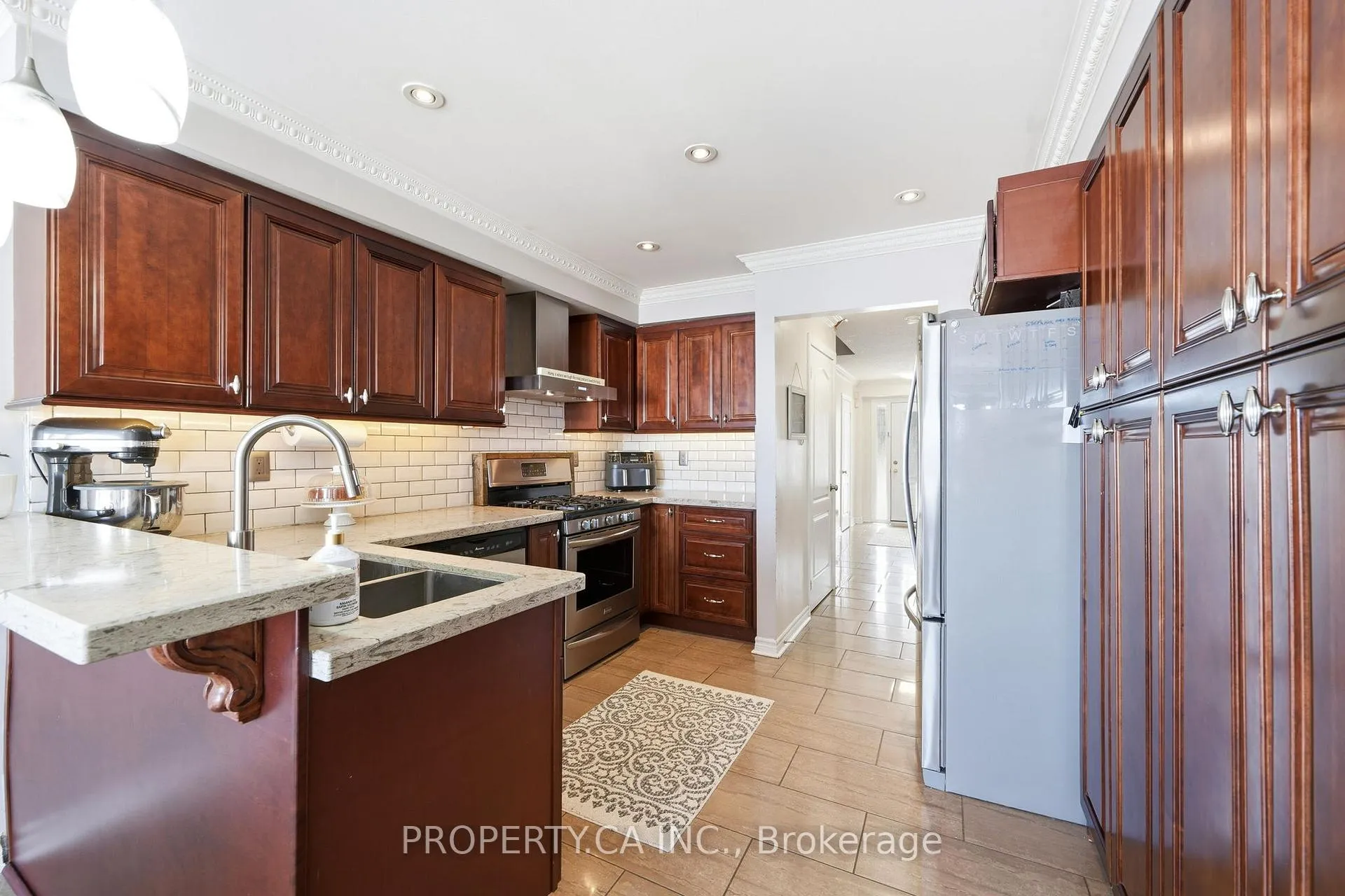 Photo 11 of 72 Beaverbrook Crescent, Vaughan, Rural Vaughan — HOMEH