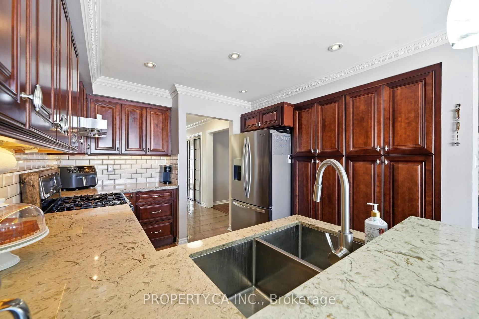 Photo 12 of 72 Beaverbrook Crescent, Vaughan, Rural Vaughan — HOMEH