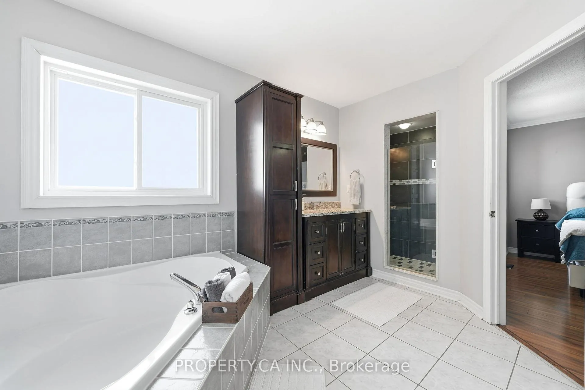 Photo 18 of 72 Beaverbrook Crescent, Vaughan, Rural Vaughan — HOMEH