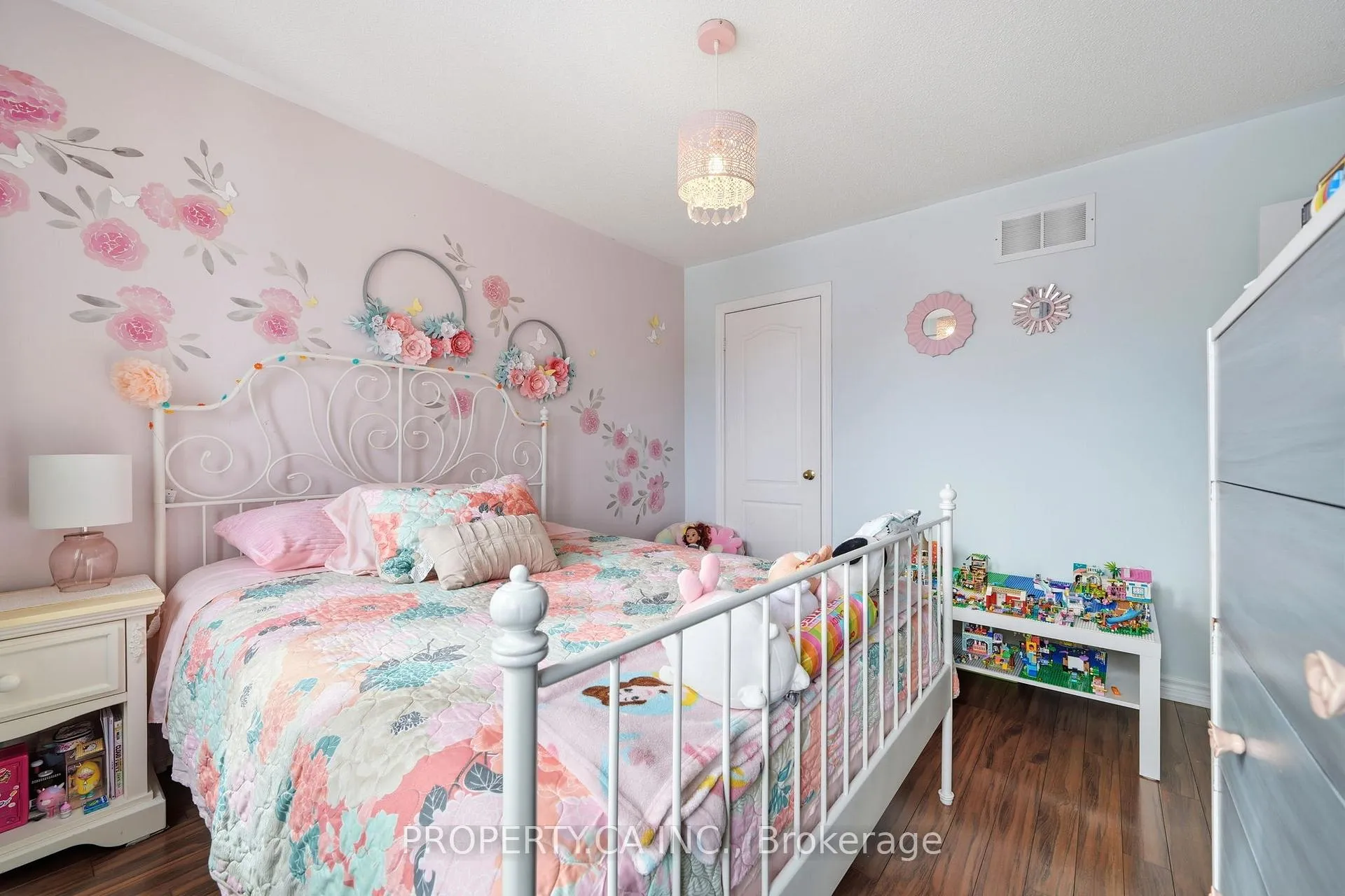 Photo 21 of 72 Beaverbrook Crescent, Vaughan, Rural Vaughan — HOMEH