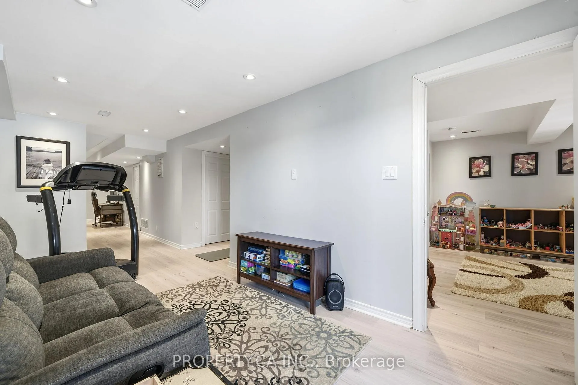 Photo 28 of 72 Beaverbrook Crescent, Vaughan, Rural Vaughan — HOMEH