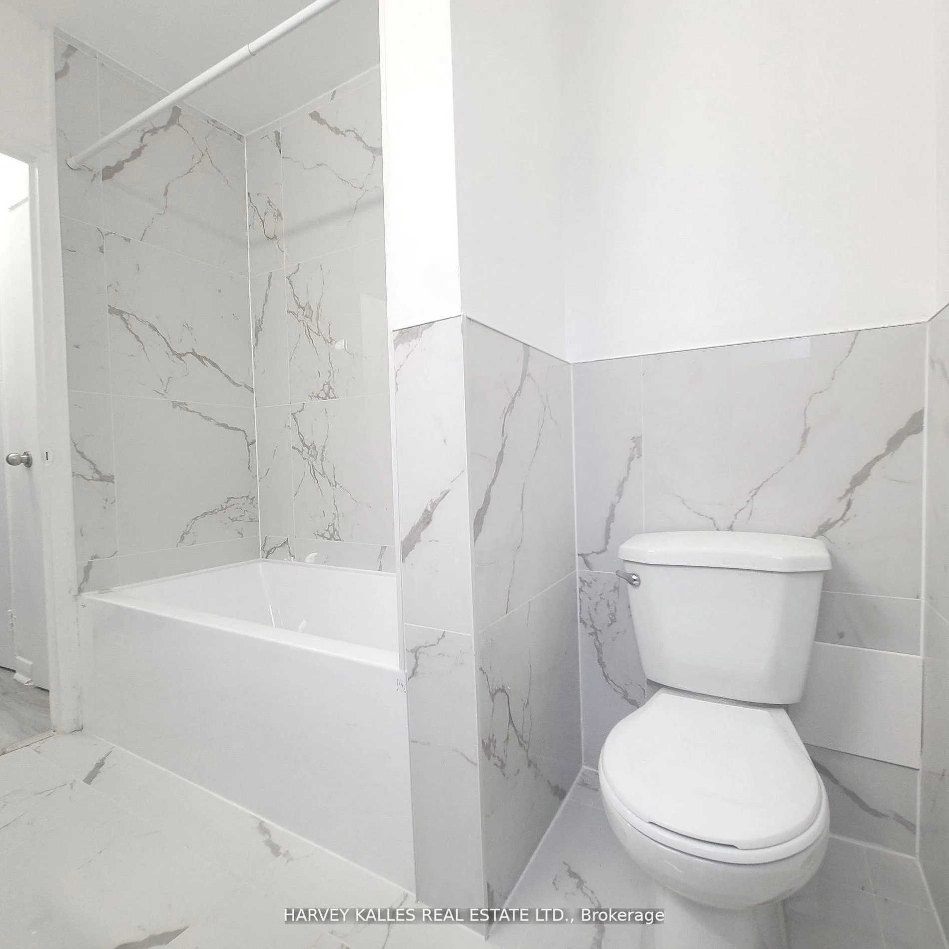 Photo 8 of Unit 2, 125 Shelborne Avenue, Toronto, Englemount-Lawrence — HOMEH