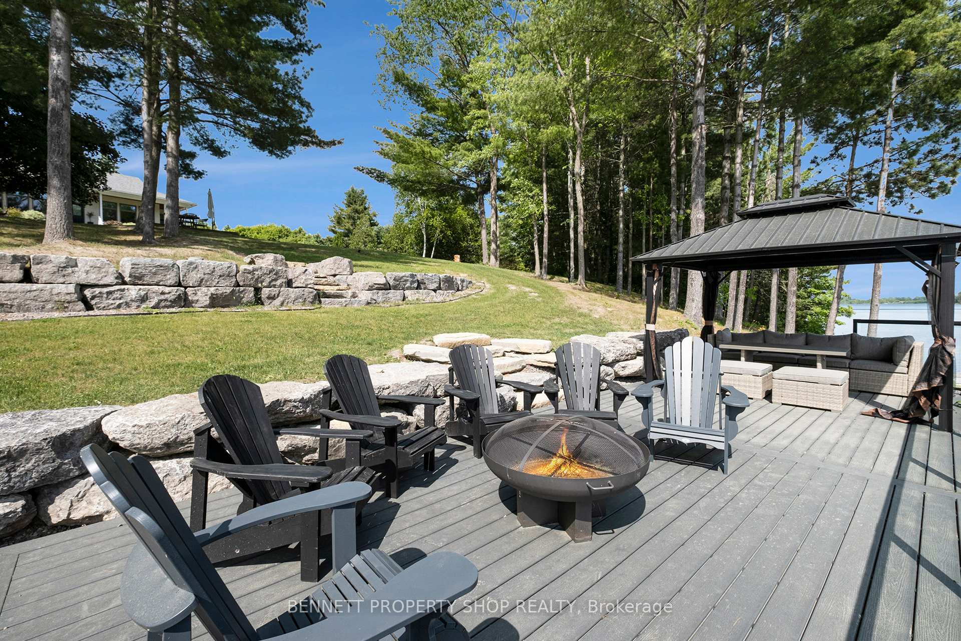 Photo 2 of 1074 Mill Ridge Road, McNab/Braeside, Mcnab/Braeside Twps — HOMEH