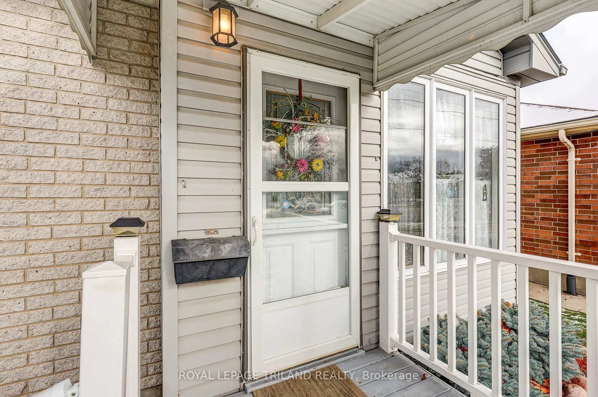 Photo 5 of 549 Wellington Street, St. Thomas — HOMEH