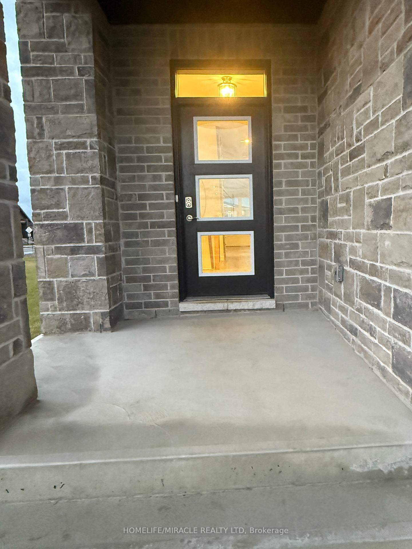 Photo 3 of 34 Walden Pond Drive, Loyalist, Amherstview — HOMEH