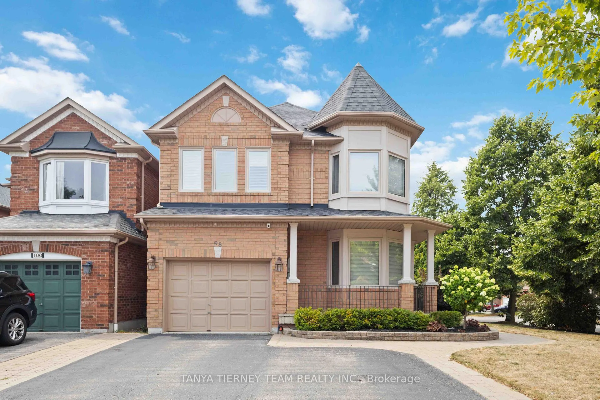 Photo 3 of 98 Bach Avenue, Whitby, Rolling Acres — HOMEH