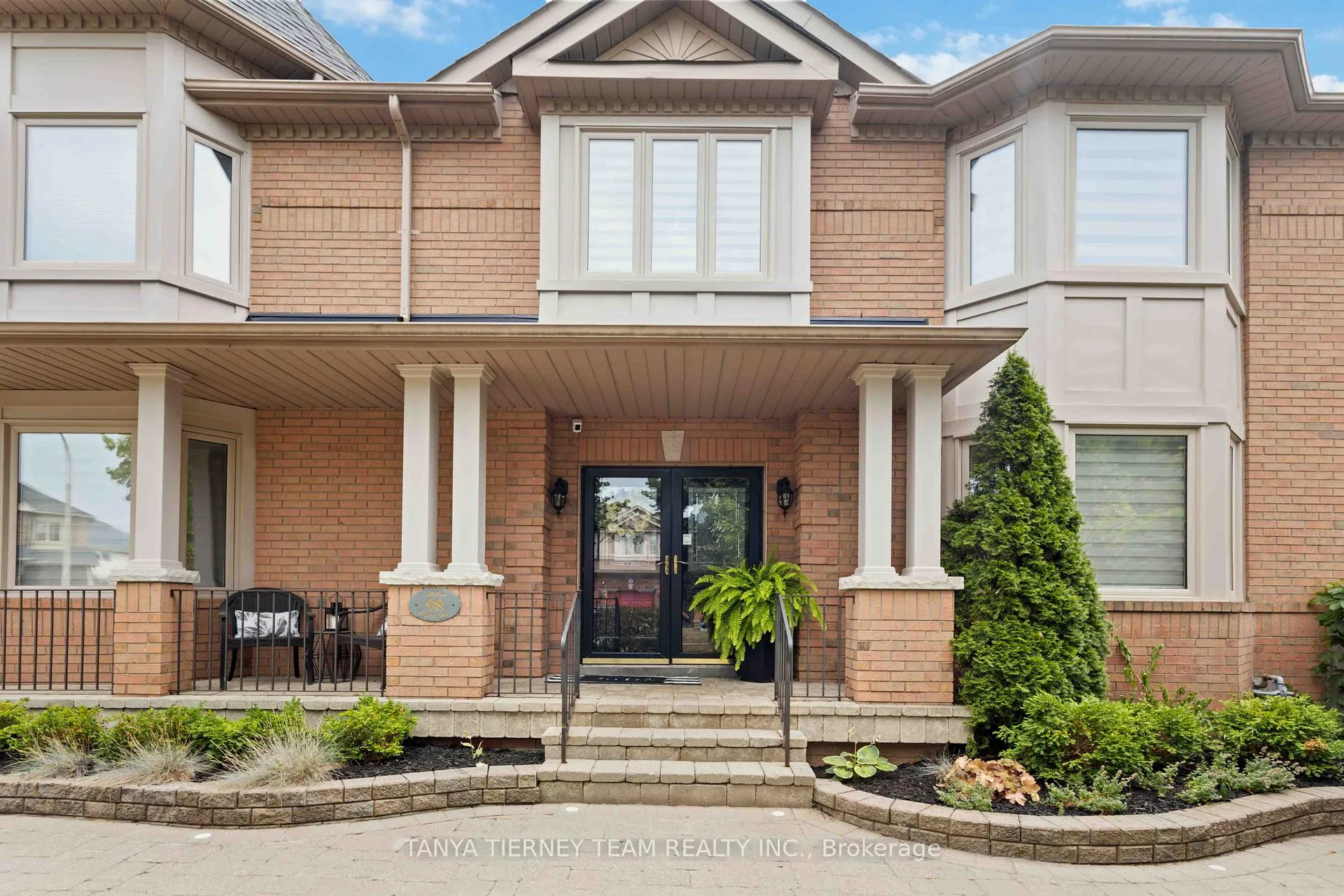 Photo 4 of 98 Bach Avenue, Whitby, Rolling Acres — HOMEH
