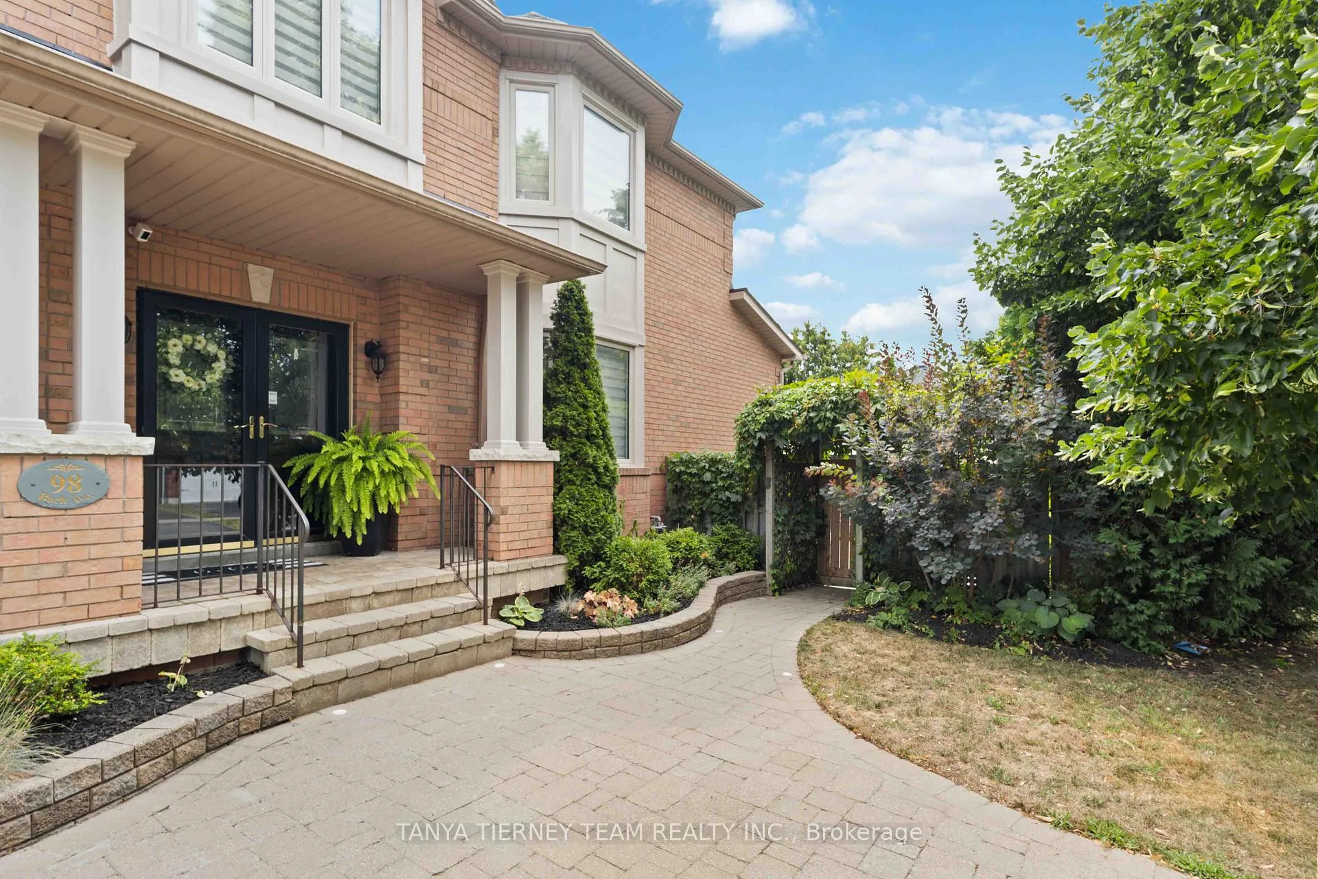 Photo 6 of 98 Bach Avenue, Whitby, Rolling Acres — HOMEH