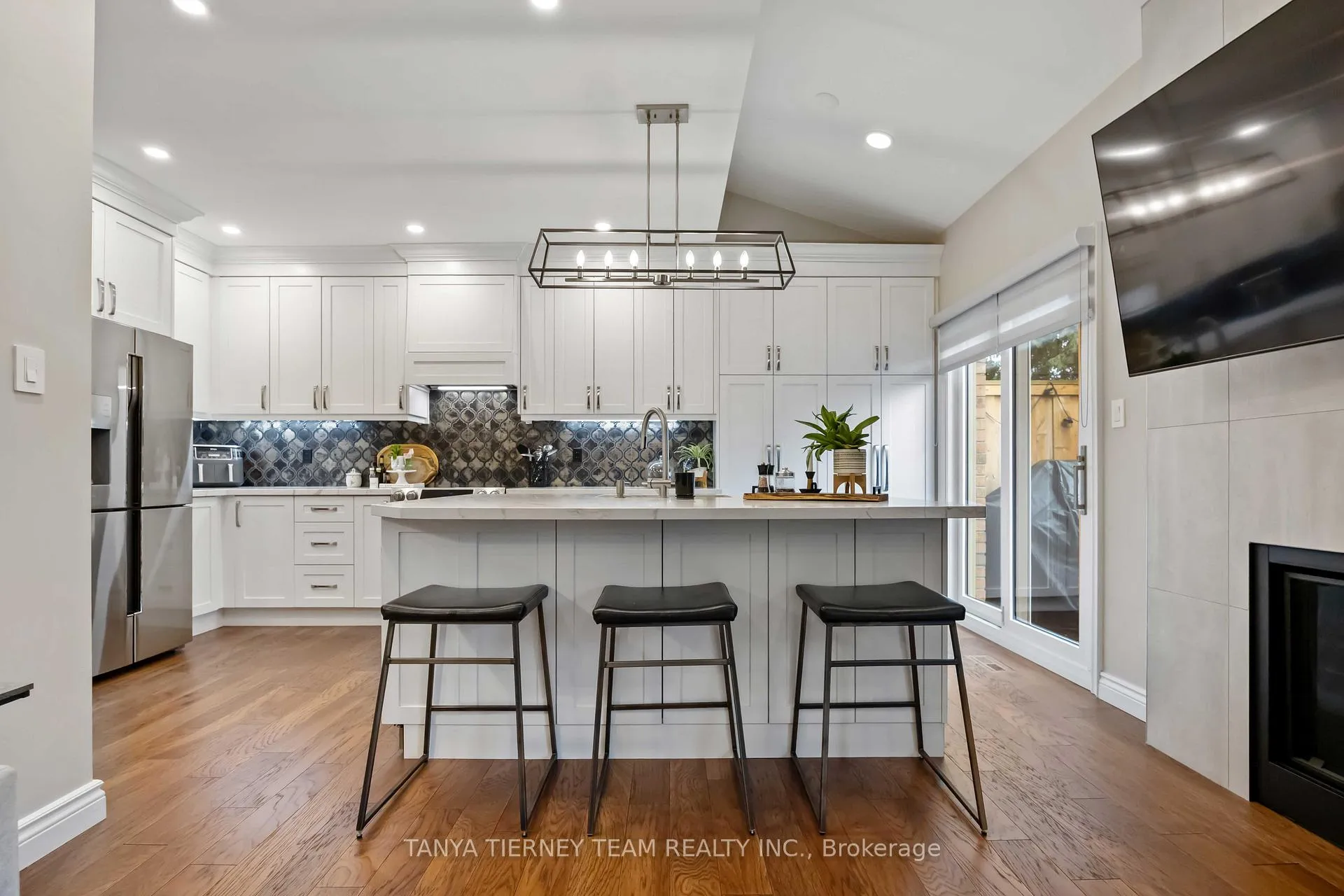 Photo 14 of 98 Bach Avenue, Whitby, Rolling Acres — HOMEH