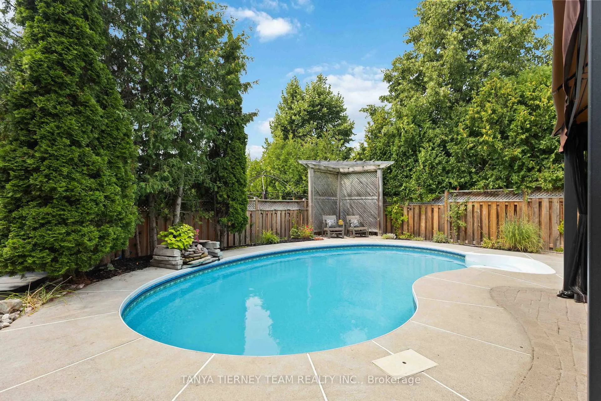 Photo 49 of 98 Bach Avenue, Whitby, Rolling Acres — HOMEH