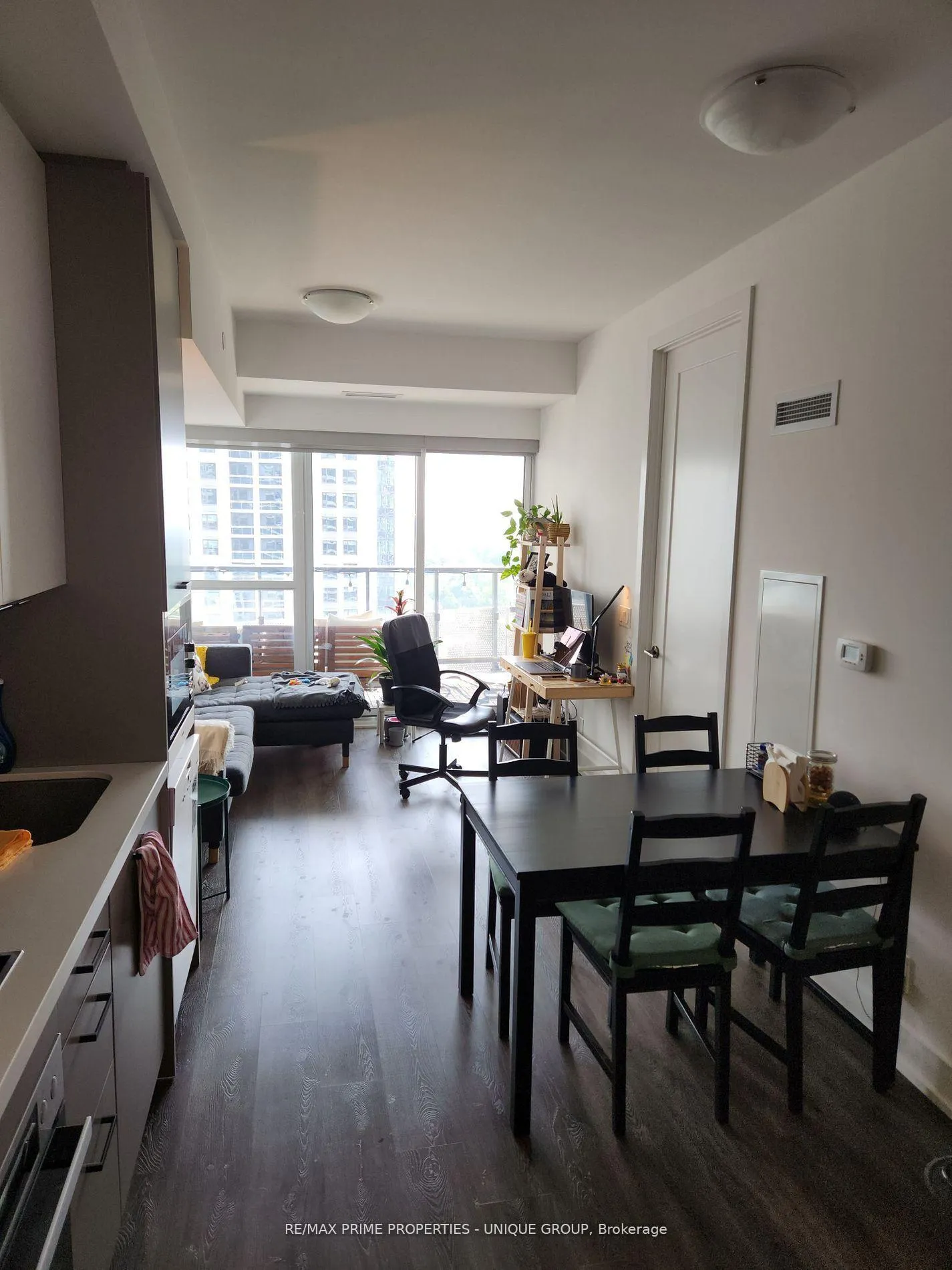 Photo 6 of Unit 1401, 11 Lillian Street, Toronto, Mount Pleasant West — HOMEH