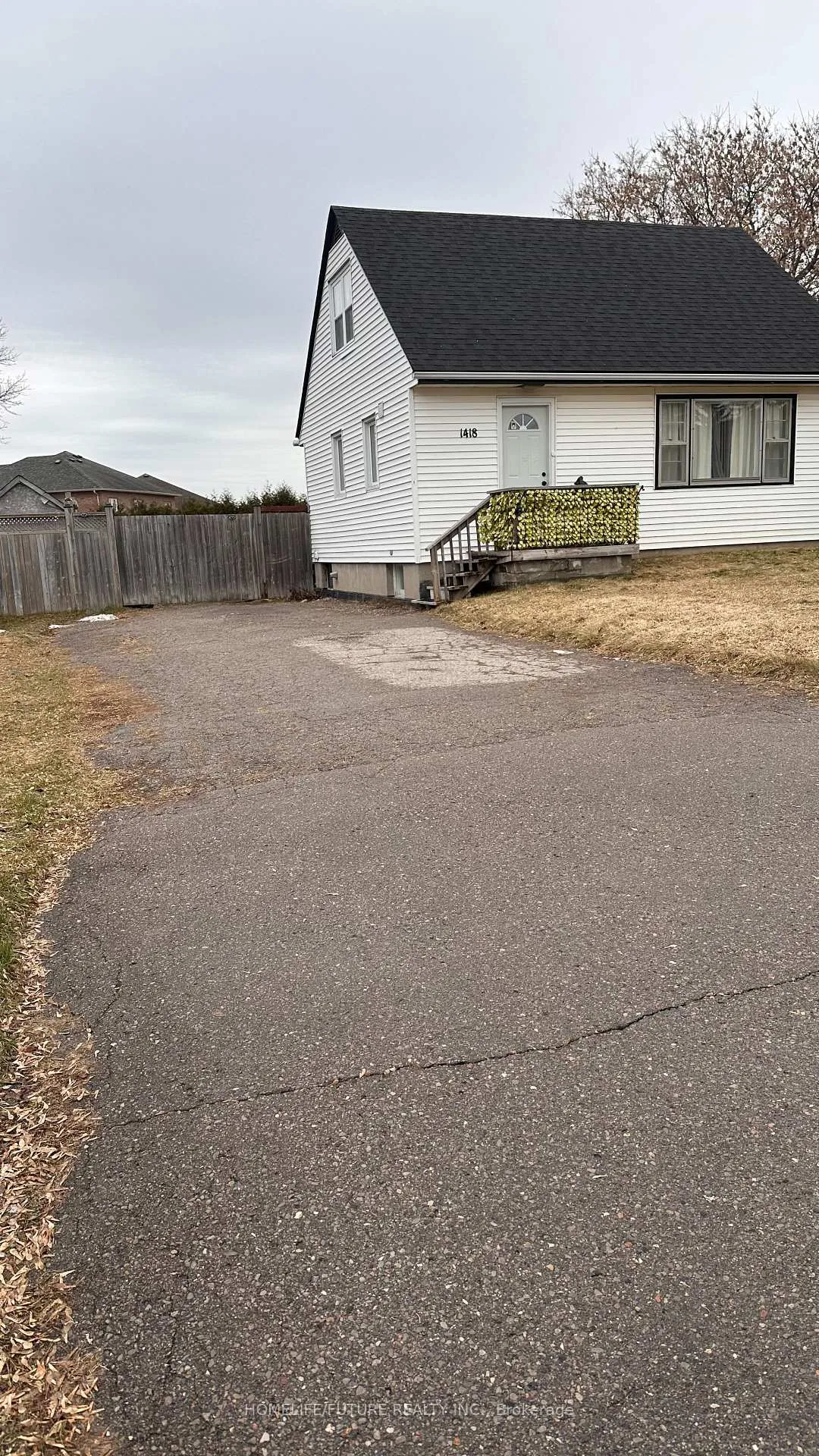 Photo 3 of 1418 Wilson Road N, Oshawa, Samac — HOMEH