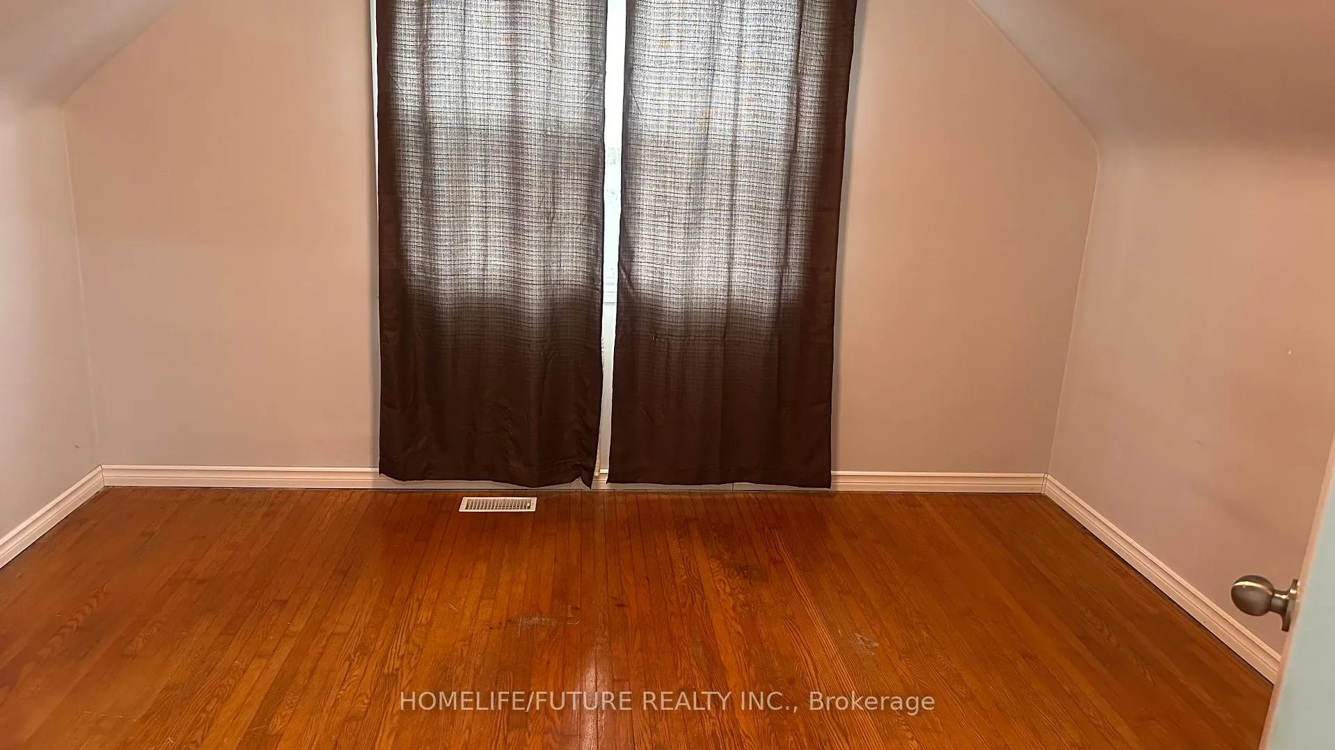 Photo 9 of 1418 Wilson Road N, Oshawa, Samac — HOMEH