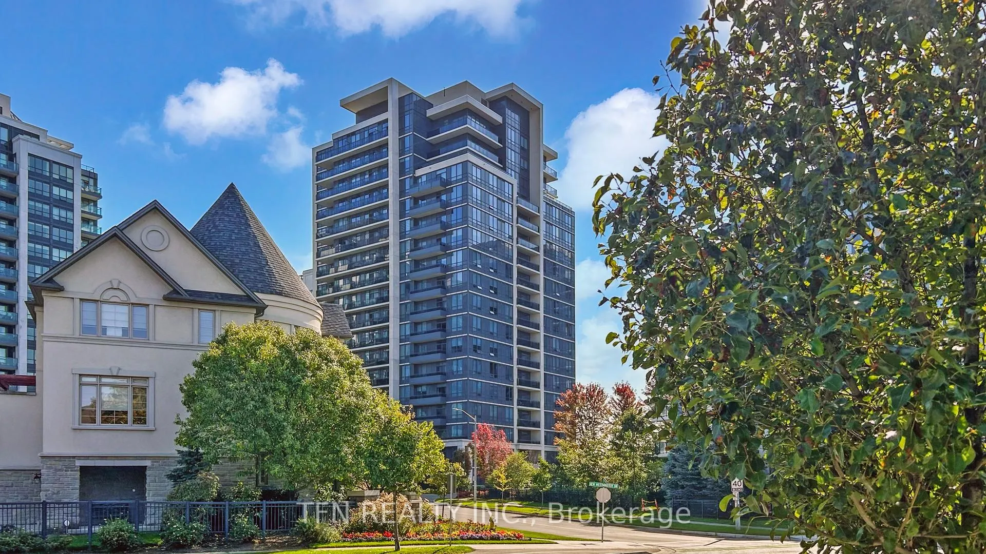 Front of Unit 307, 75 North Park Road S
