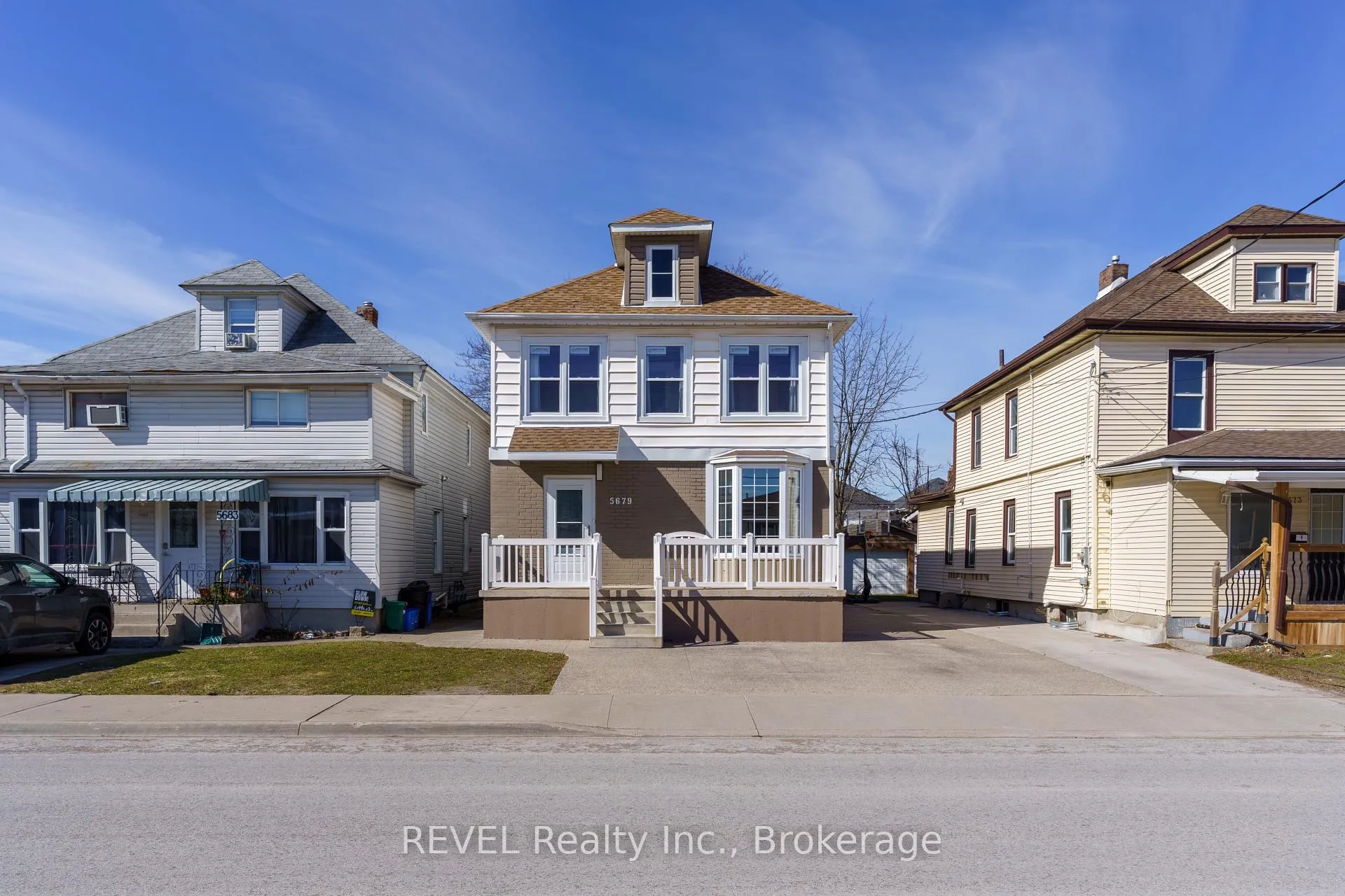 Photo 1 of 5679 Desson Avenue, Niagara Falls, Clifton Hill — HOMEH