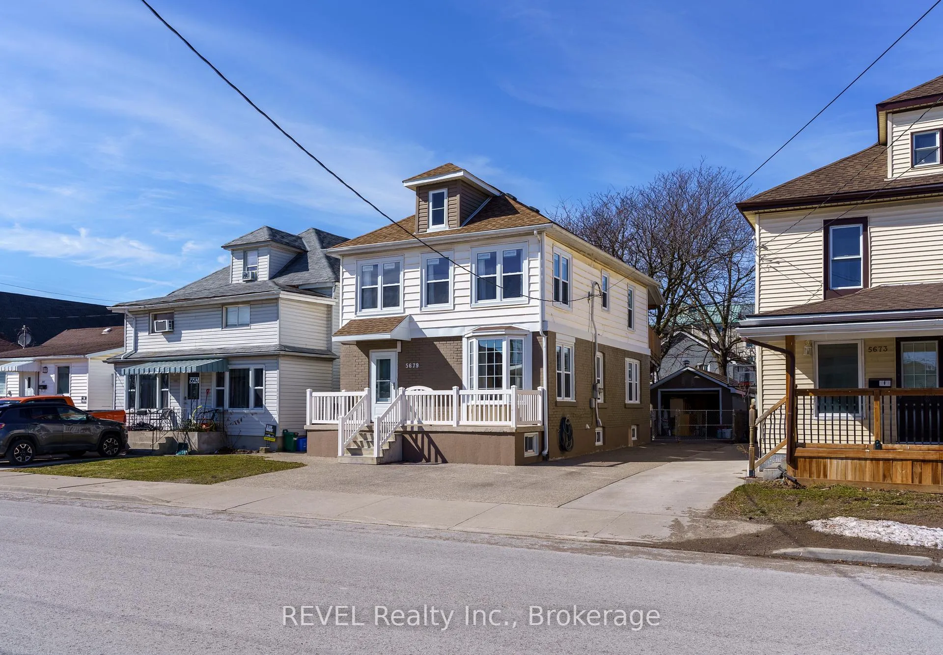 Photo 2 of 5679 Desson Avenue, Niagara Falls, Clifton Hill — HOMEH