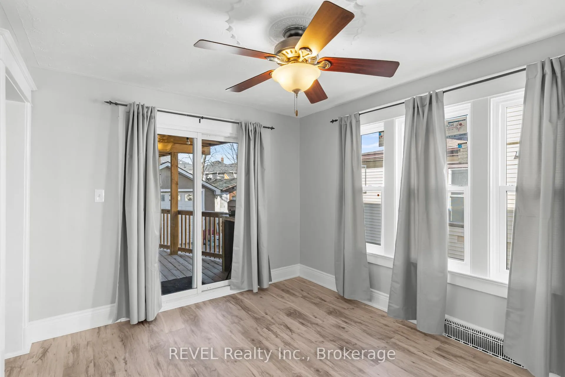 Photo 5 of 5679 Desson Avenue, Niagara Falls, Clifton Hill — HOMEH