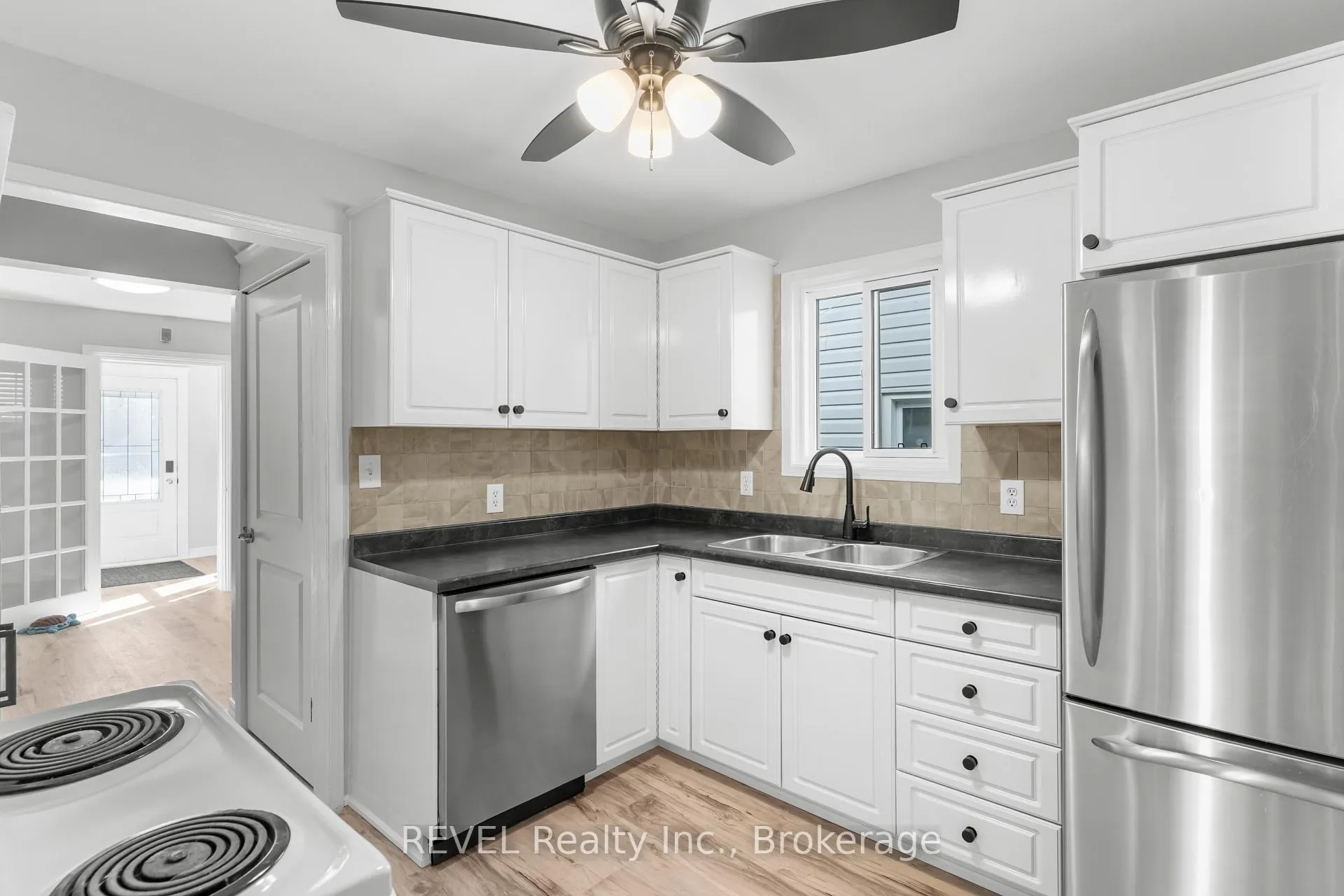 Photo 6 of 5679 Desson Avenue, Niagara Falls, Clifton Hill — HOMEH