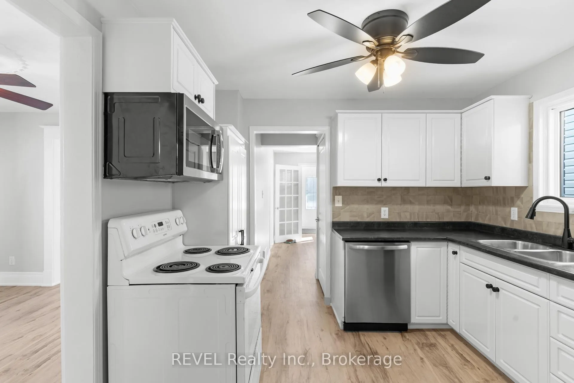 Photo 7 of 5679 Desson Avenue, Niagara Falls, Clifton Hill — HOMEH