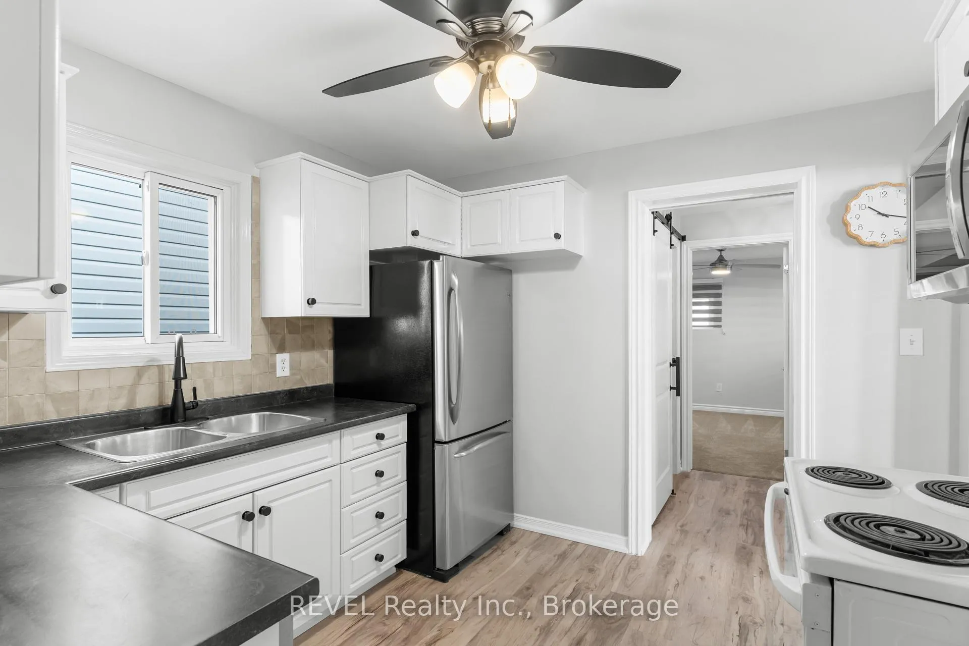 Photo 8 of 5679 Desson Avenue, Niagara Falls, Clifton Hill — HOMEH