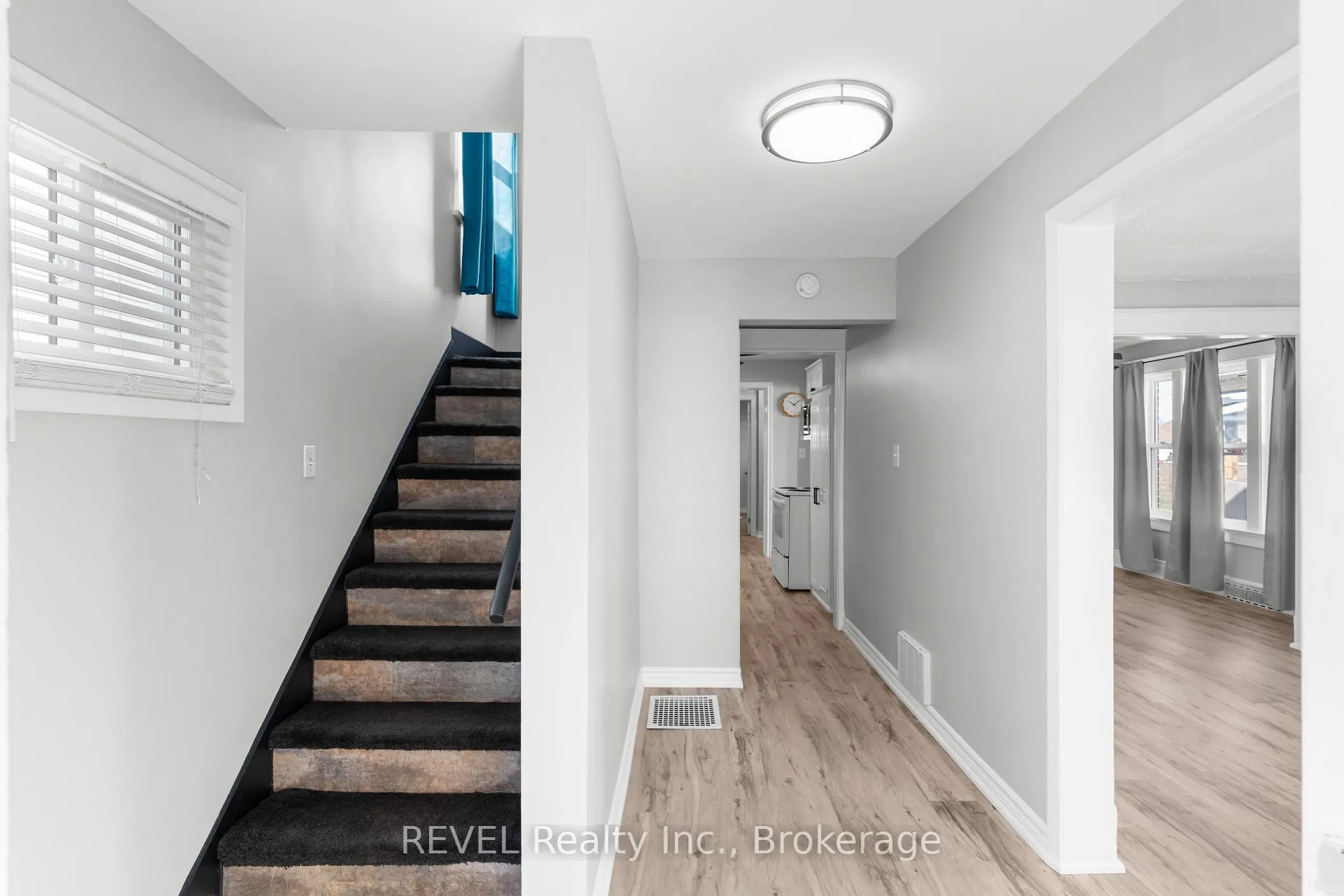 Photo 12 of 5679 Desson Avenue, Niagara Falls, Clifton Hill — HOMEH