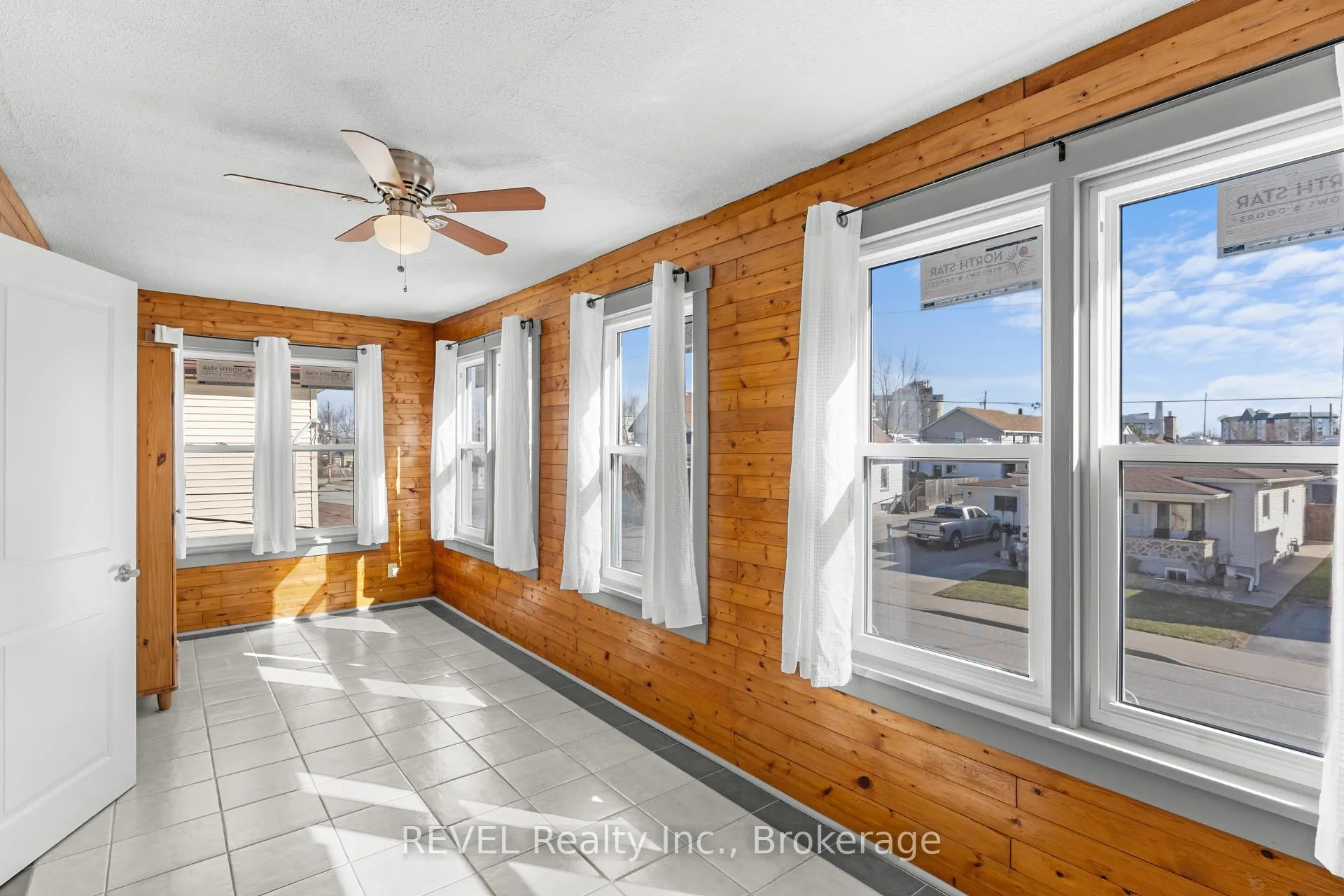 Photo 15 of 5679 Desson Avenue, Niagara Falls, Clifton Hill — HOMEH