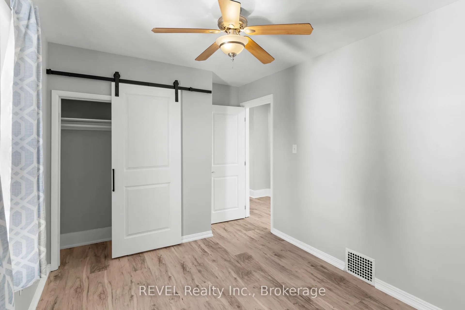 Photo 18 of 5679 Desson Avenue, Niagara Falls, Clifton Hill — HOMEH