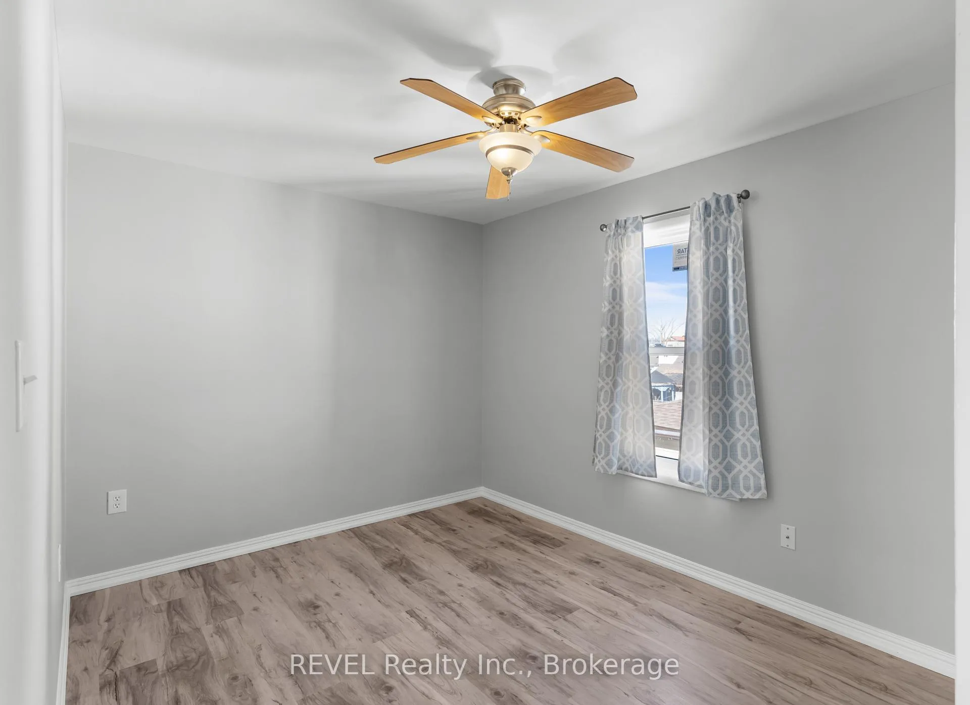 Photo 19 of 5679 Desson Avenue, Niagara Falls, Clifton Hill — HOMEH