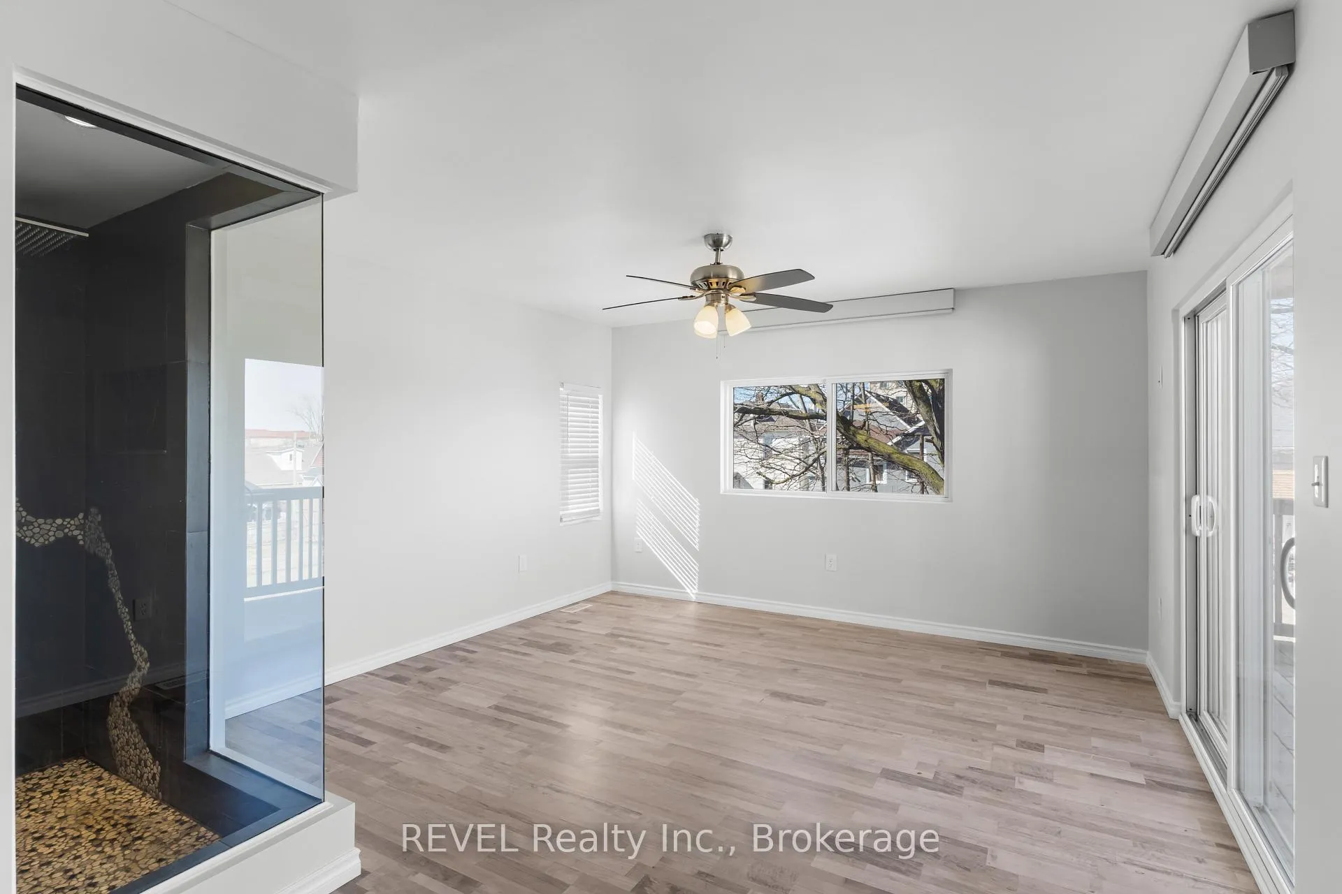 Photo 23 of 5679 Desson Avenue, Niagara Falls, Clifton Hill — HOMEH