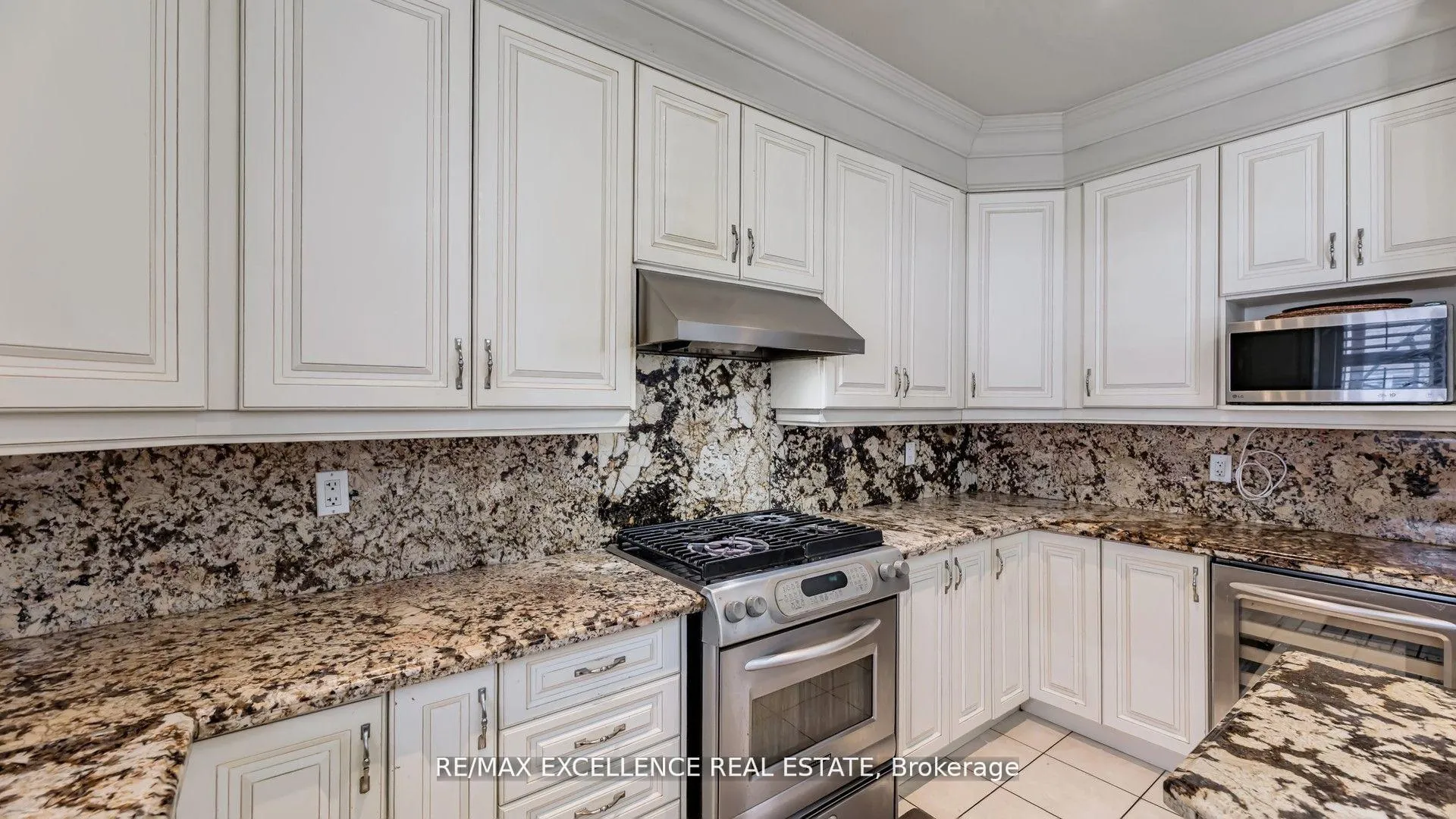 Photo 13 of 68 Bluffwood Crescent, Brampton, Bram East — HOMEH