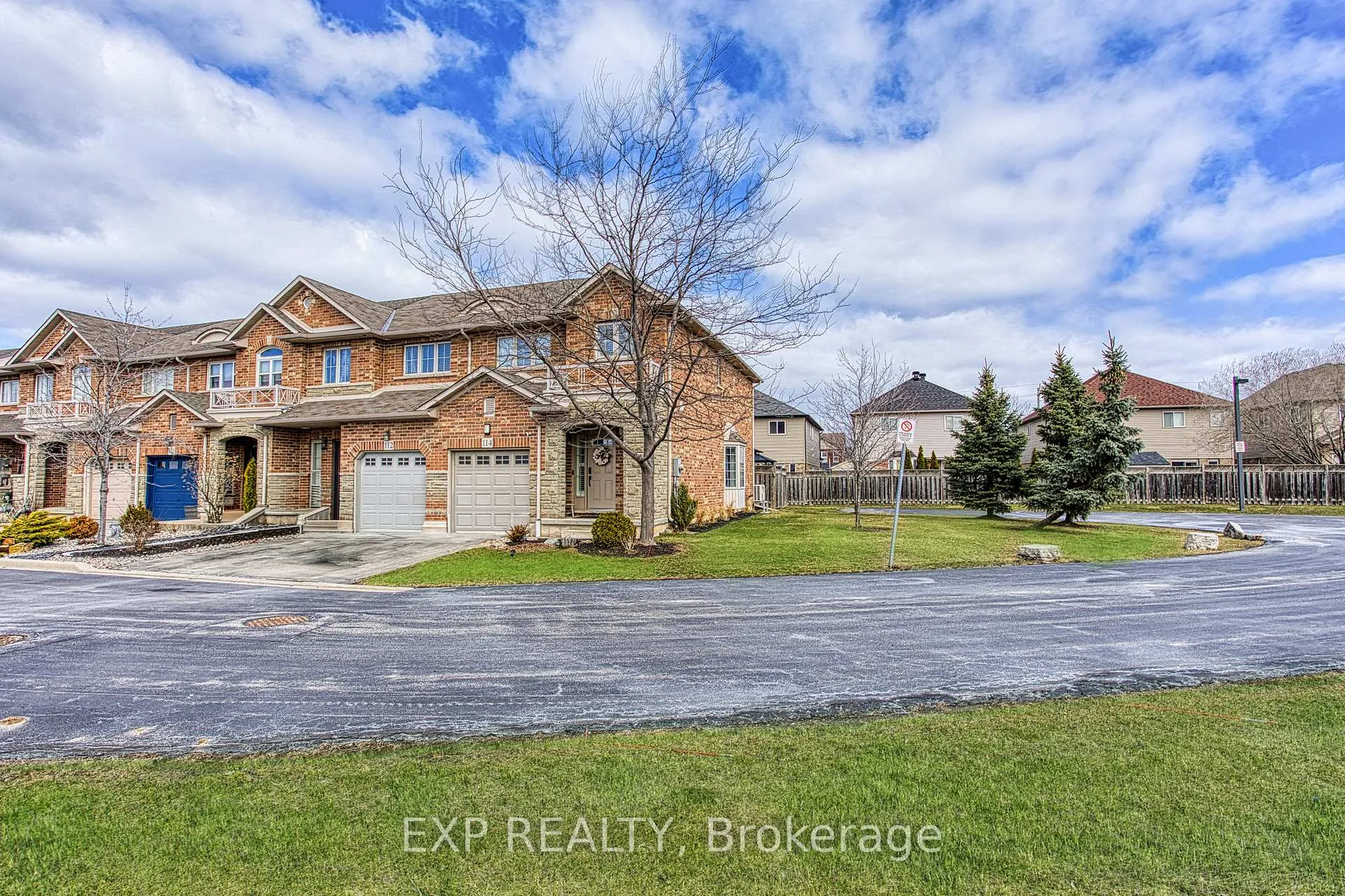 Photo 2 of 114 Marina Point Crescent, Hamilton, Winona Park — HOMEH