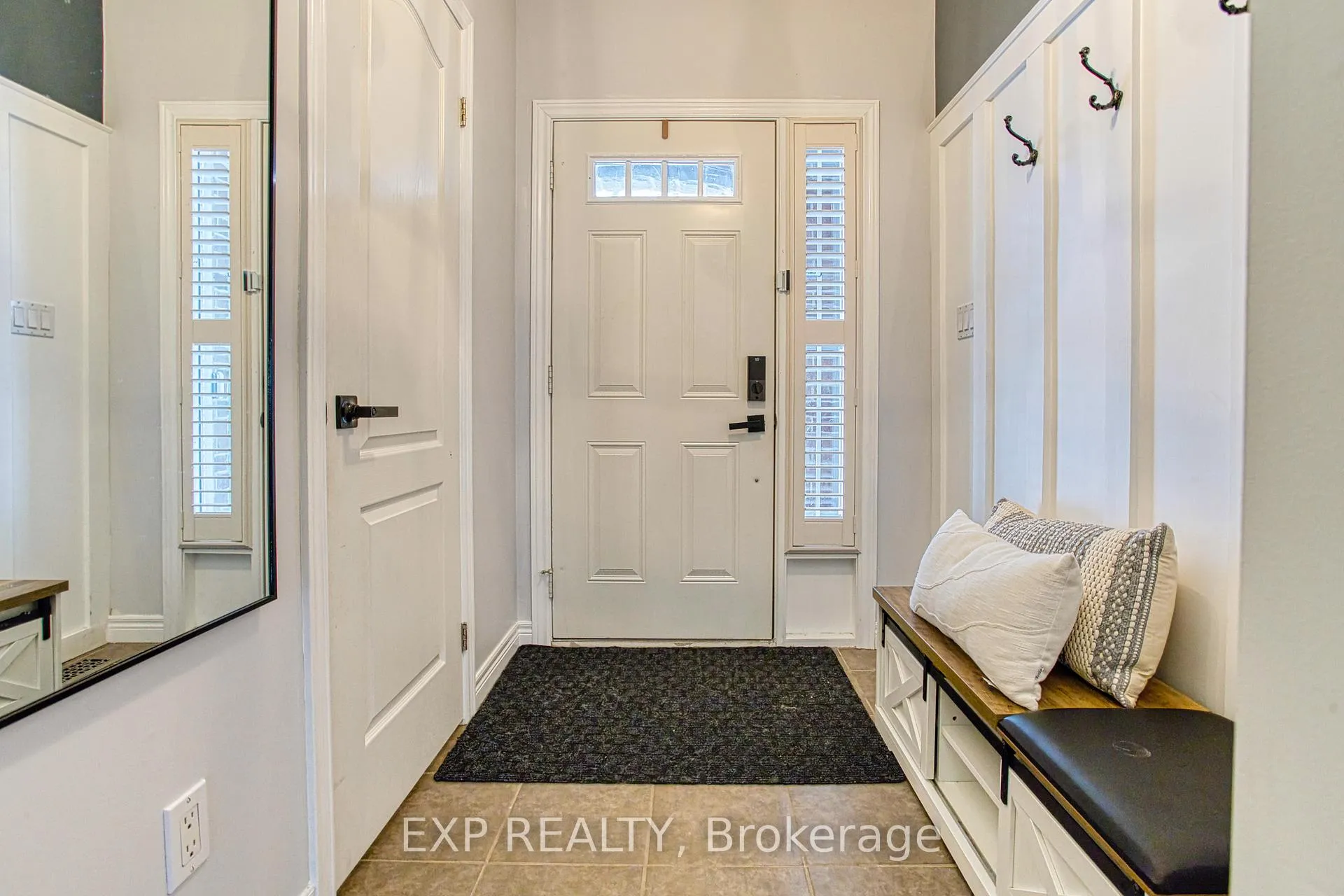 Photo 3 of 114 Marina Point Crescent, Hamilton, Winona Park — HOMEH