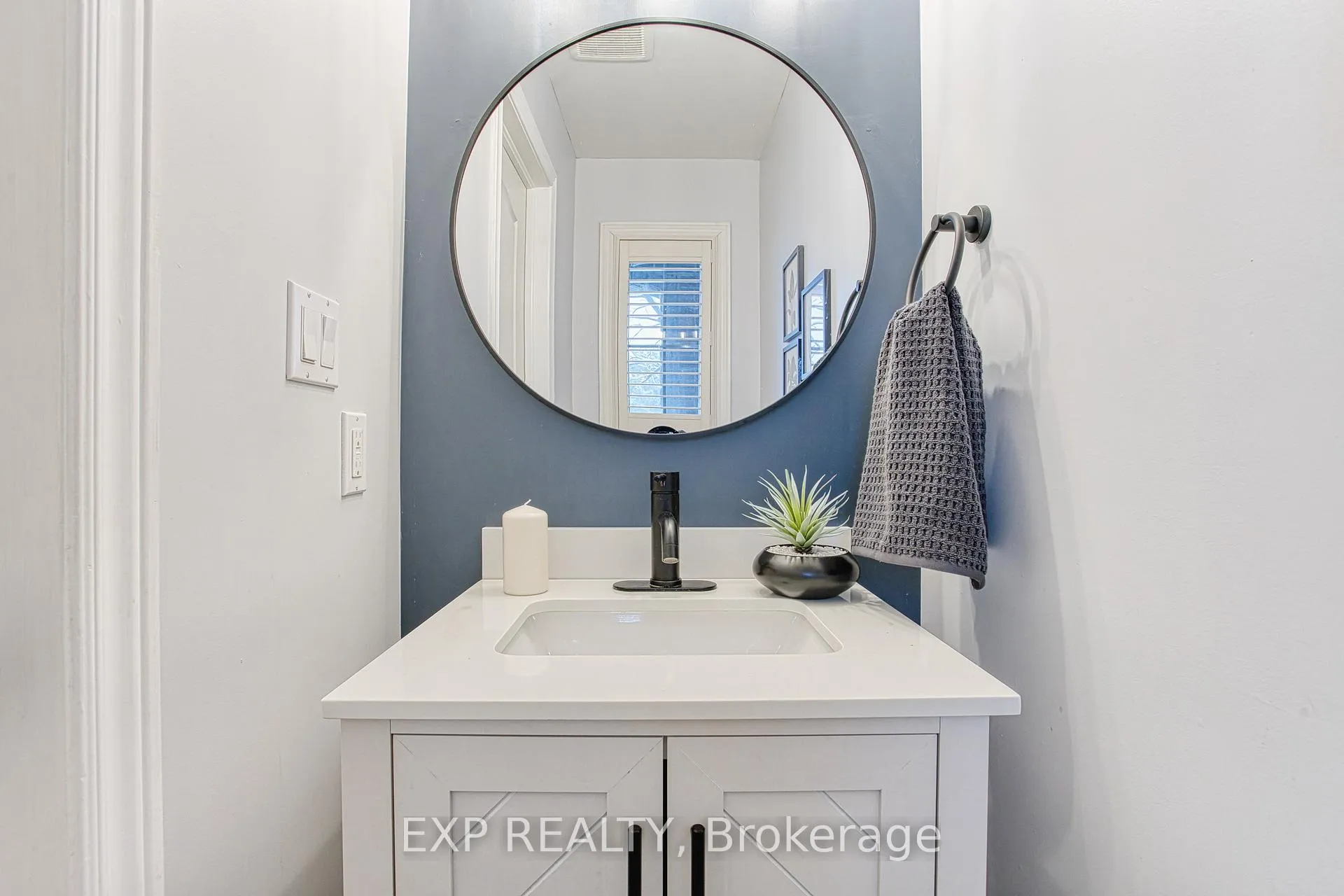 Photo 6 of 114 Marina Point Crescent, Hamilton, Winona Park — HOMEH