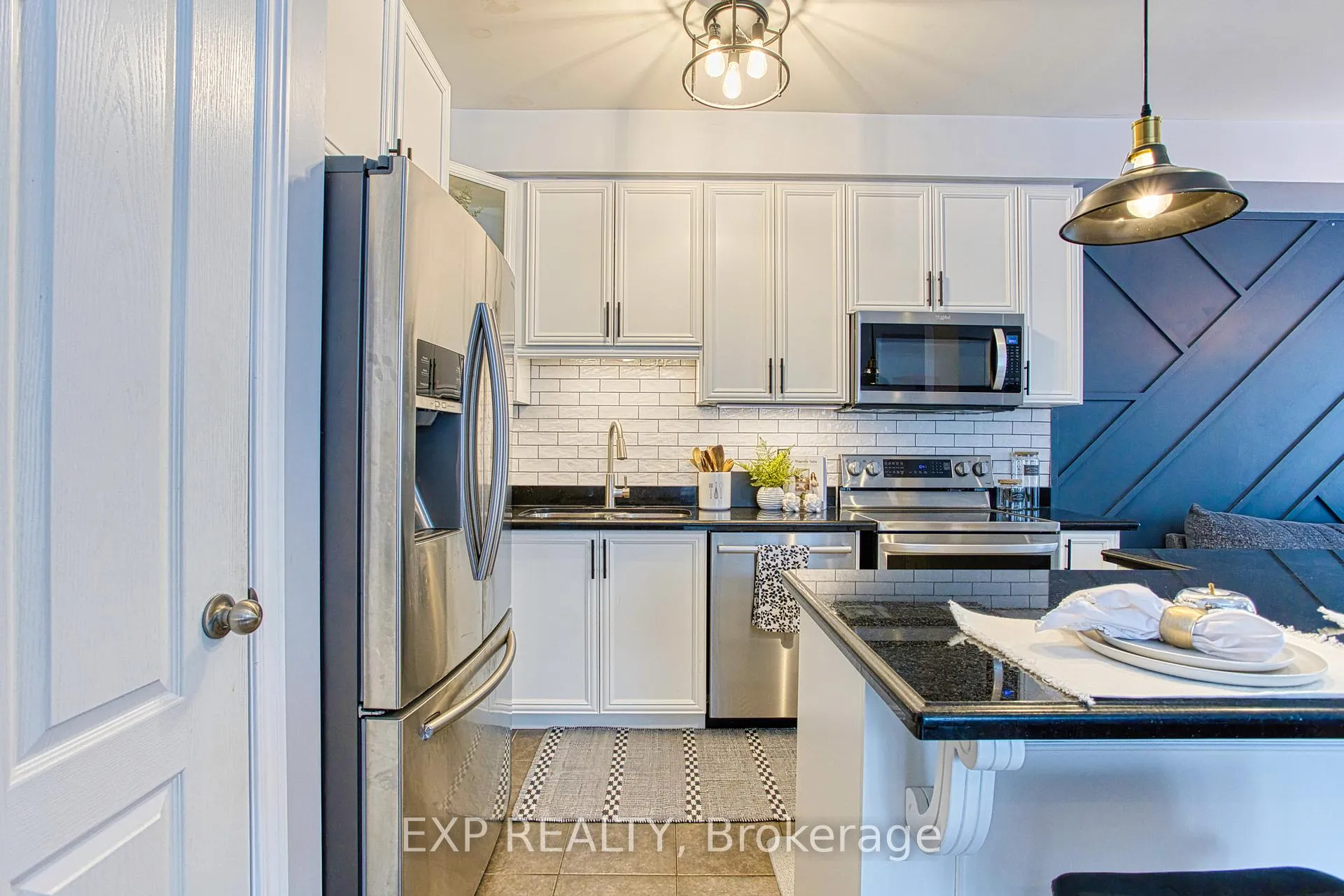 Photo 11 of 114 Marina Point Crescent, Hamilton, Winona Park — HOMEH