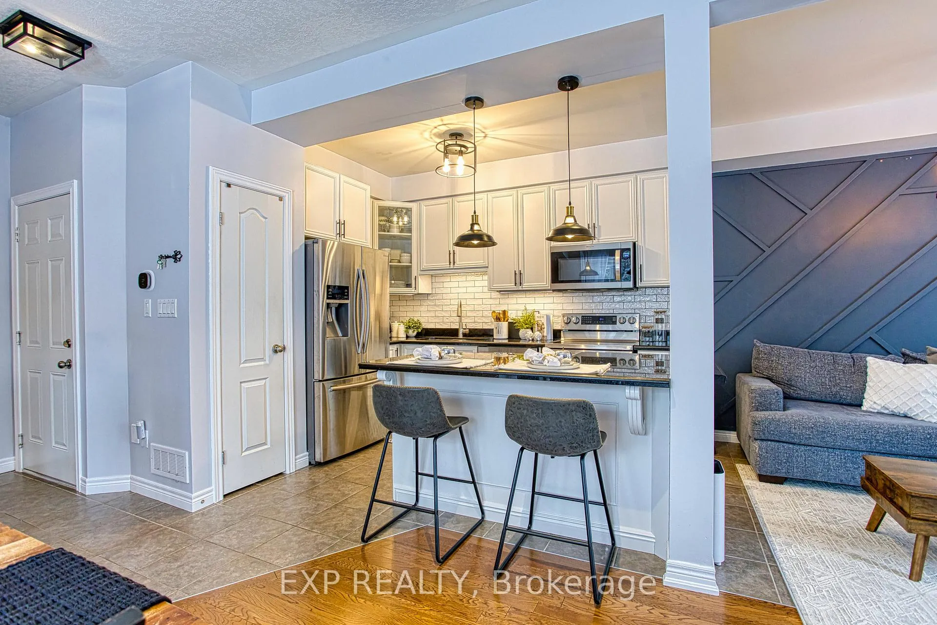 Photo 12 of 114 Marina Point Crescent, Hamilton, Winona Park — HOMEH