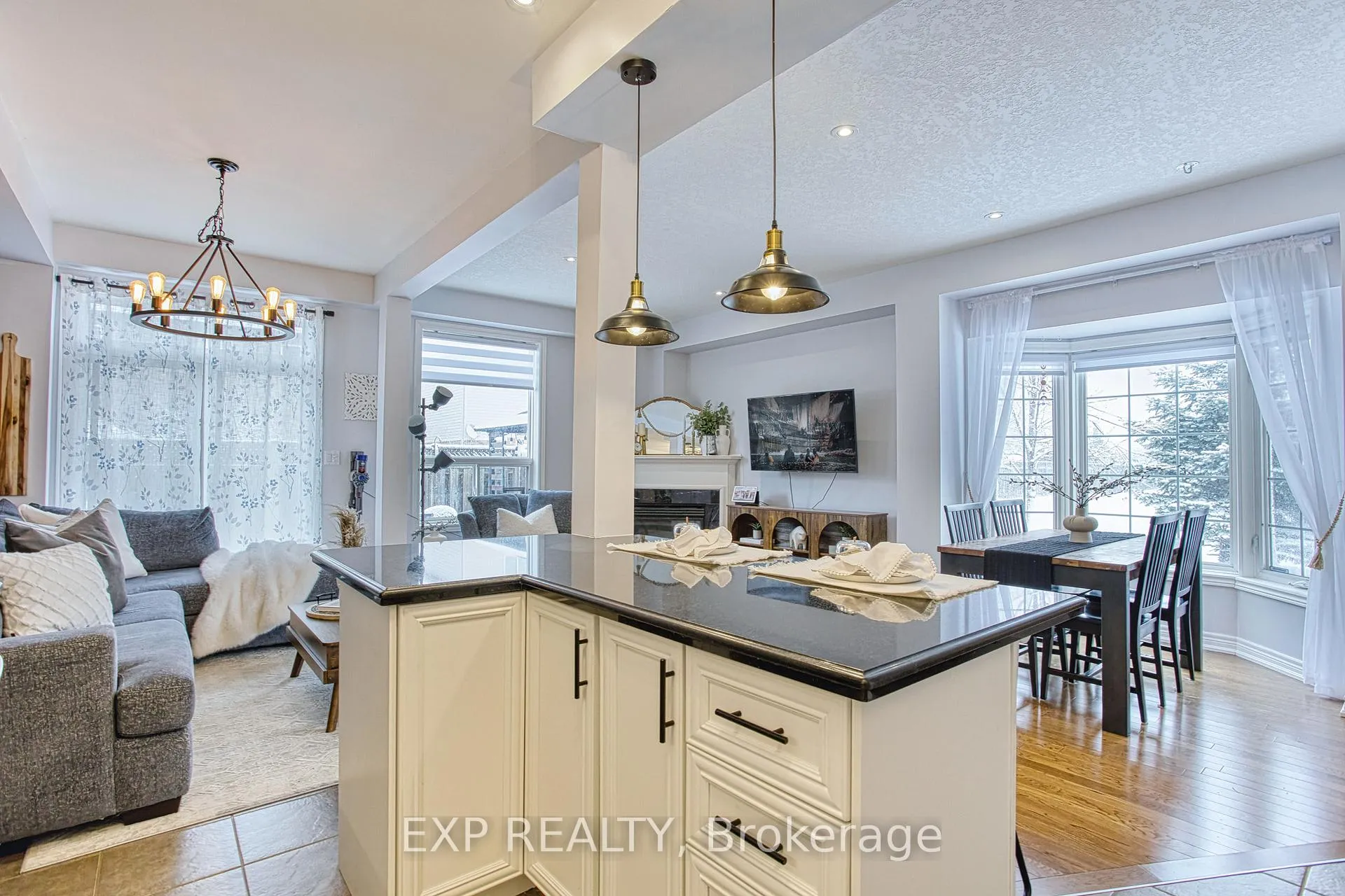 Photo 14 of 114 Marina Point Crescent, Hamilton, Winona Park — HOMEH