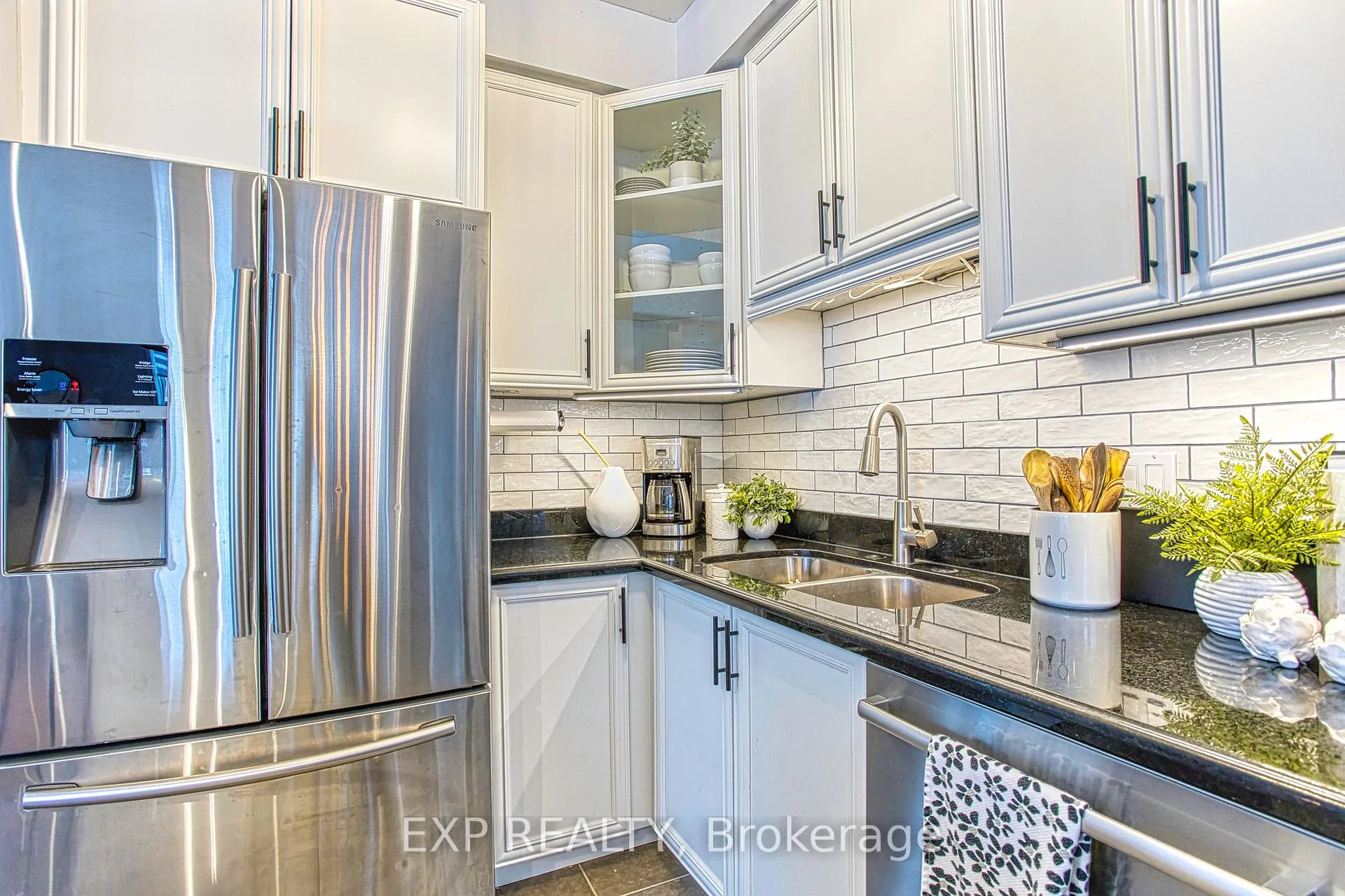 Photo 15 of 114 Marina Point Crescent, Hamilton, Winona Park — HOMEH
