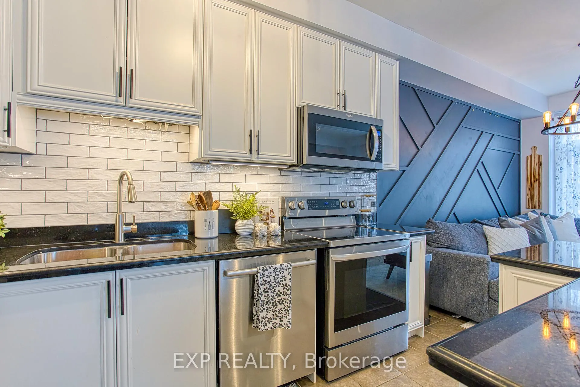 Photo 16 of 114 Marina Point Crescent, Hamilton, Winona Park — HOMEH