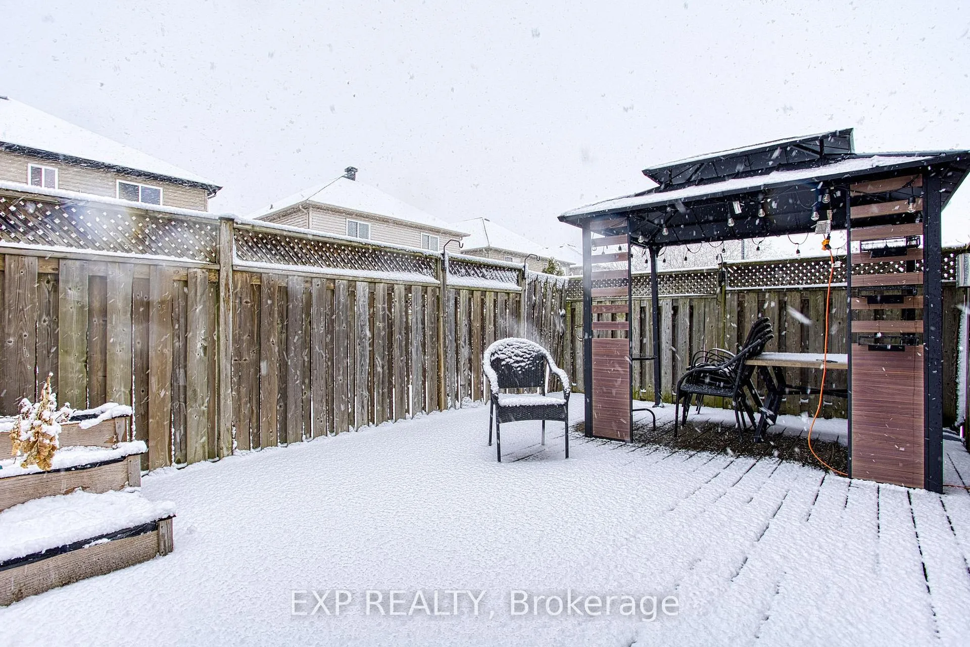 Photo 34 of 114 Marina Point Crescent, Hamilton, Winona Park — HOMEH