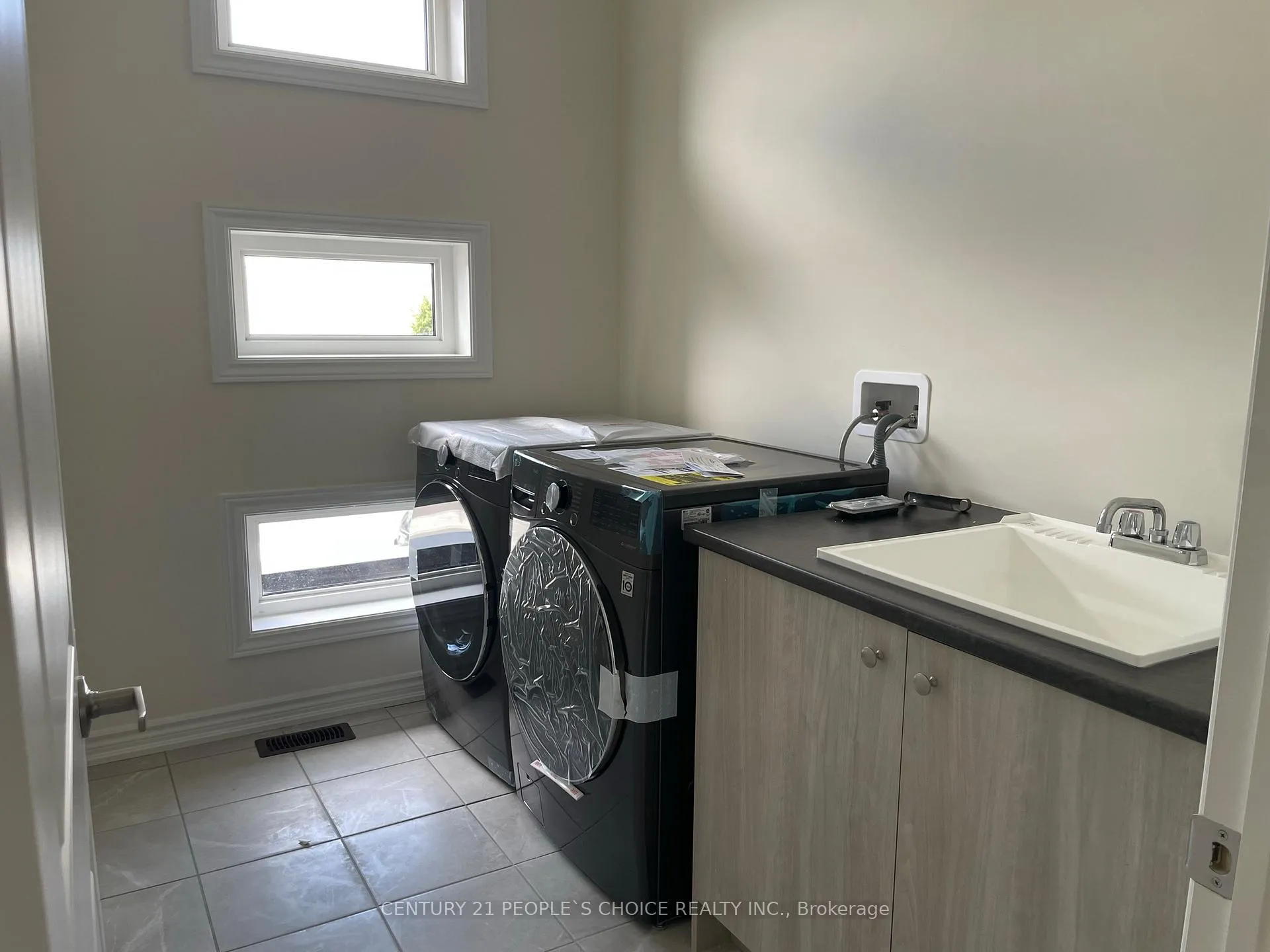 Photo 24 of 32 Purple Sage Drive, Brampton, Bram East — HOMEH