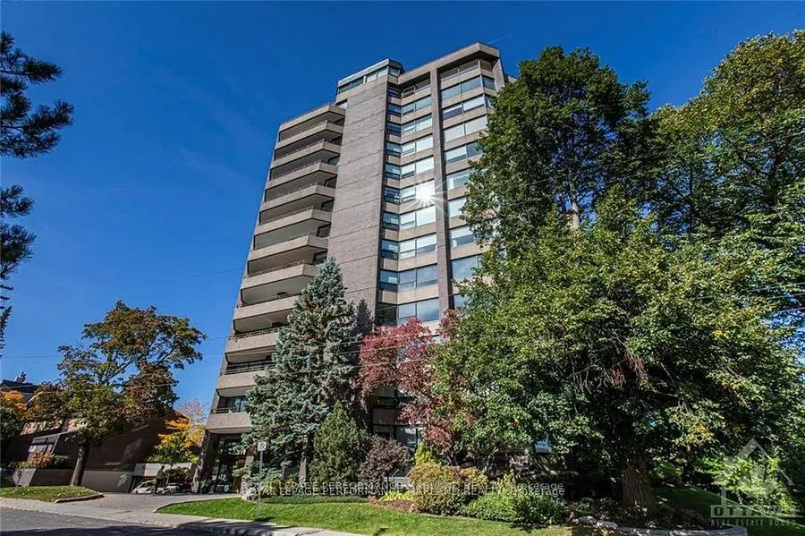 Front of Unit PHH, 300 Queen Elizabeth Drive