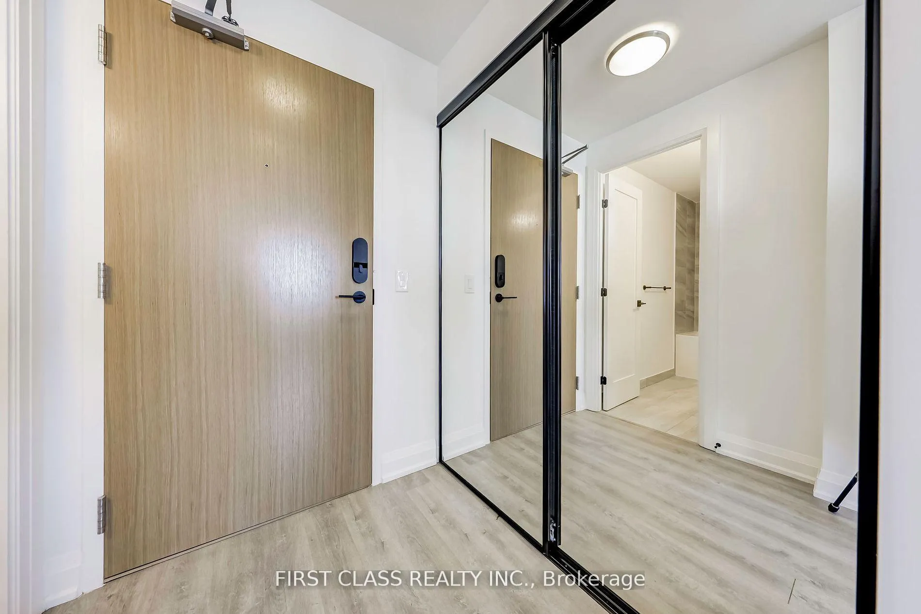 Photo 5 of Unit 904, 2369 Danforth Avenue, Toronto, East End-Danforth — HOMEH