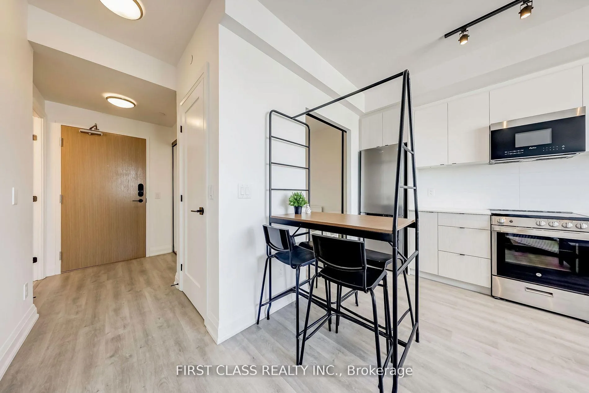Photo 8 of Unit 904, 2369 Danforth Avenue, Toronto, East End-Danforth — HOMEH