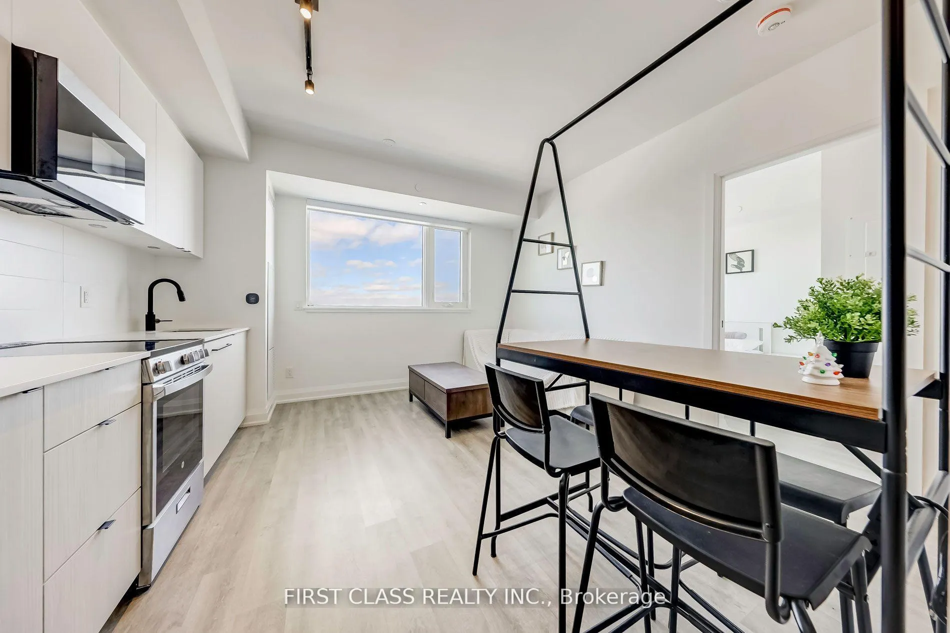 Photo 10 of Unit 904, 2369 Danforth Avenue, Toronto, East End-Danforth — HOMEH