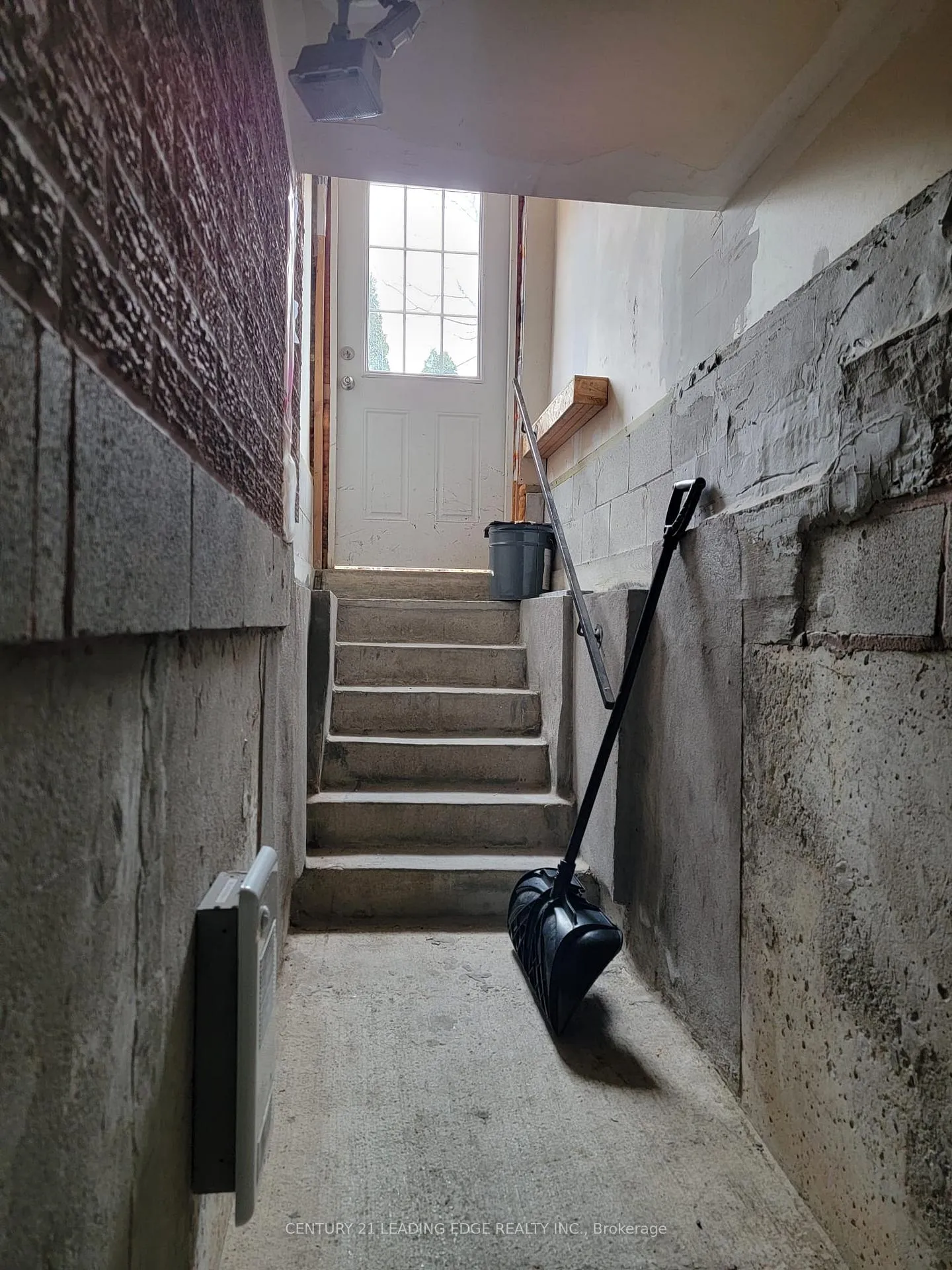 Photo 2 of Unit Basement, 112 Beckenridge Drive, Markham, Milliken Mills East — HOMEH